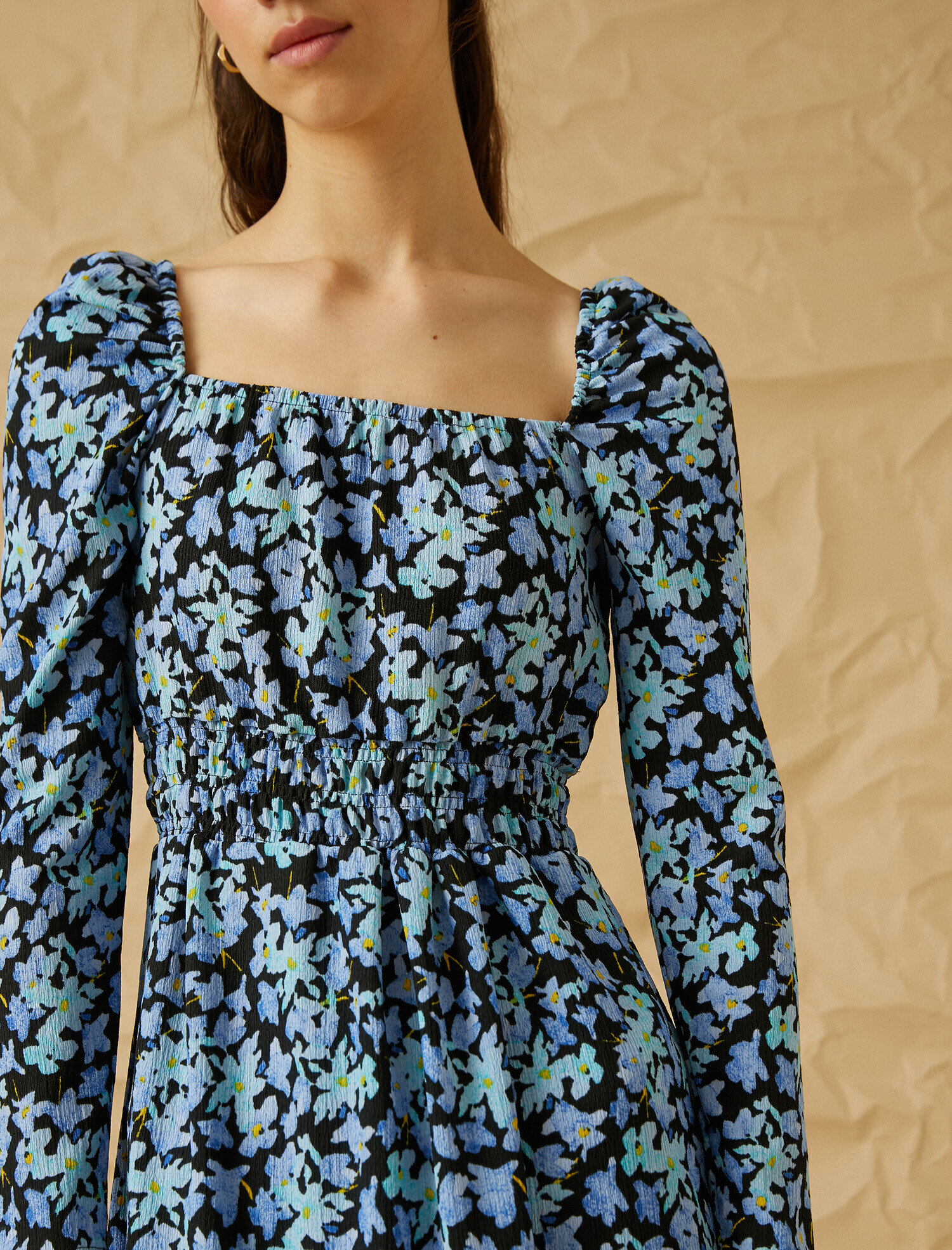   U Yaka Çiçekli Fırfırlı Elbise