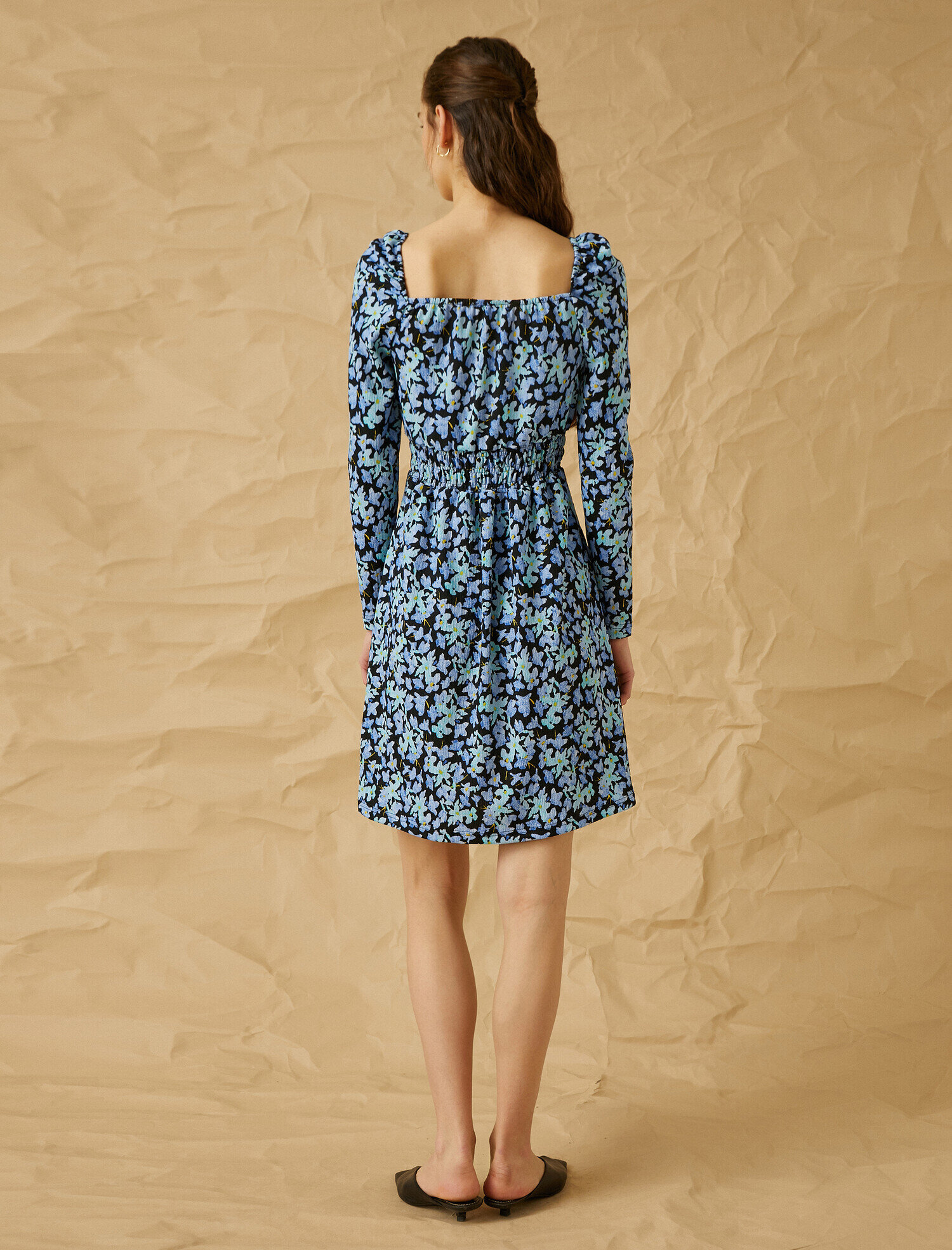   U Yaka Çiçekli Fırfırlı Elbise