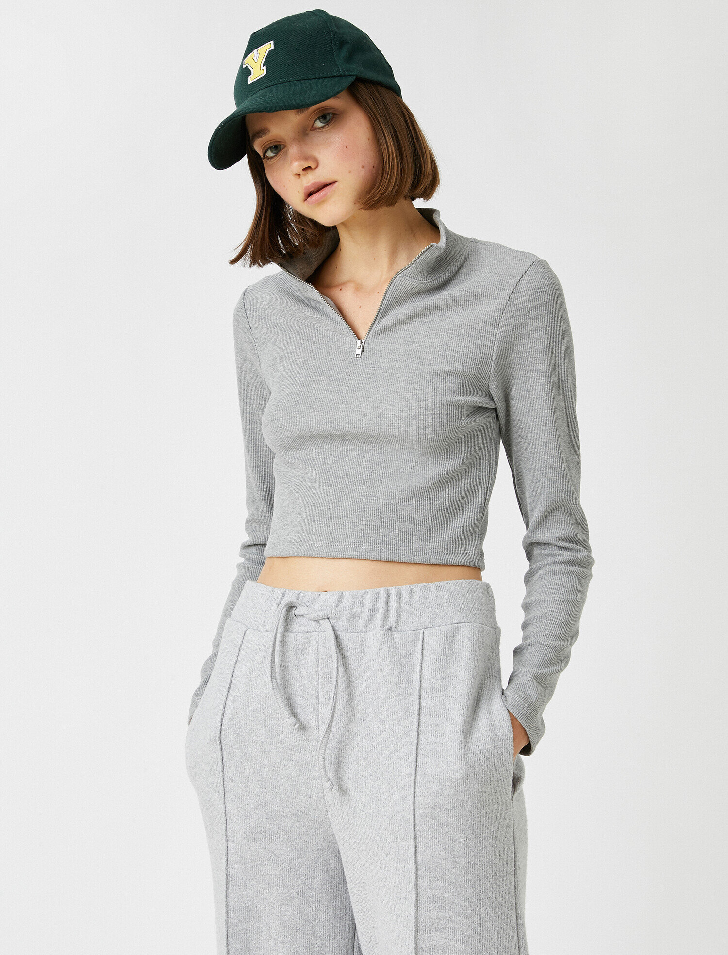   Uzun Kollu Tişört Yakası Fermuarlı