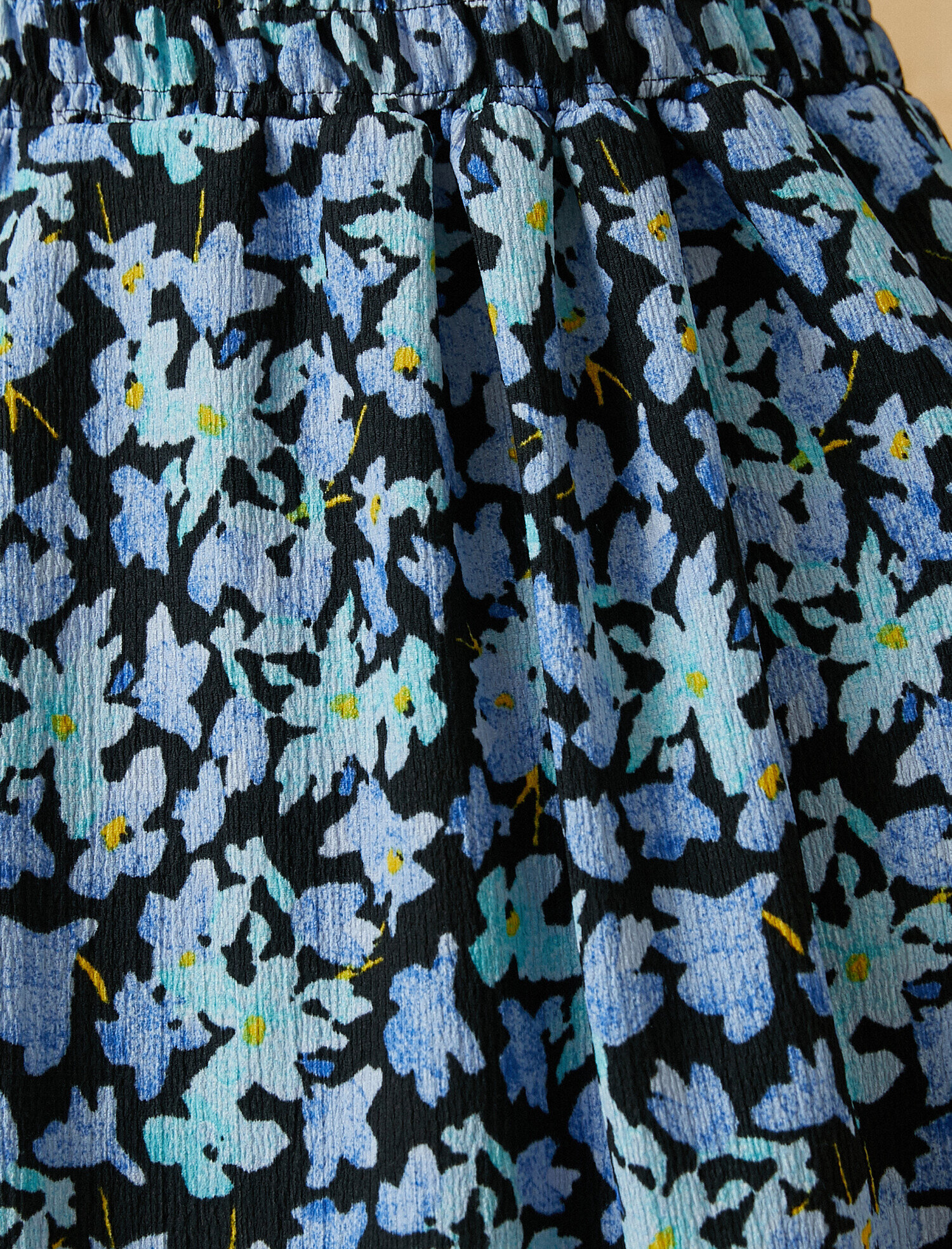   U Yaka Çiçekli Fırfırlı Elbise