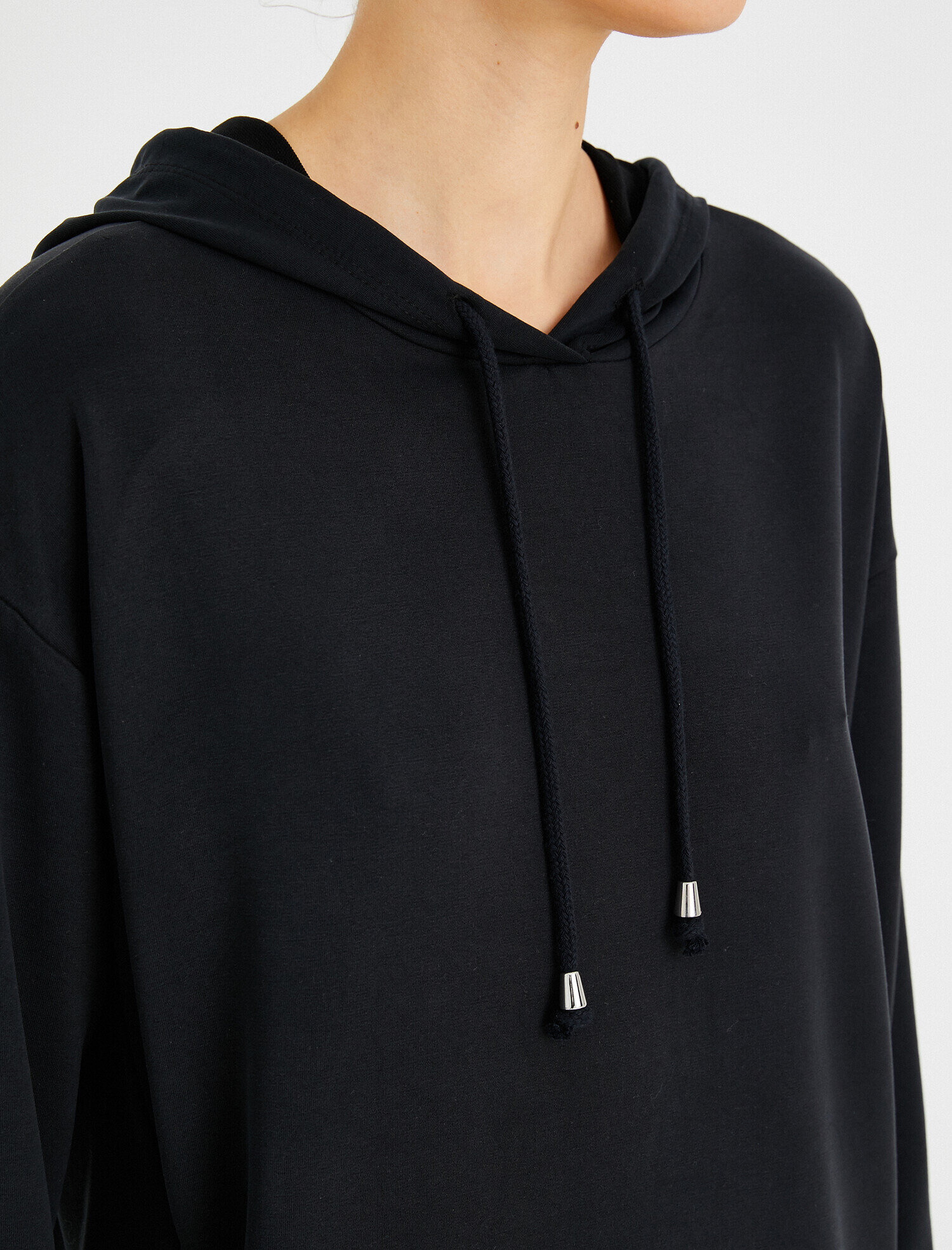   Uzun Kollu Kapüşonlu Sweatshirt