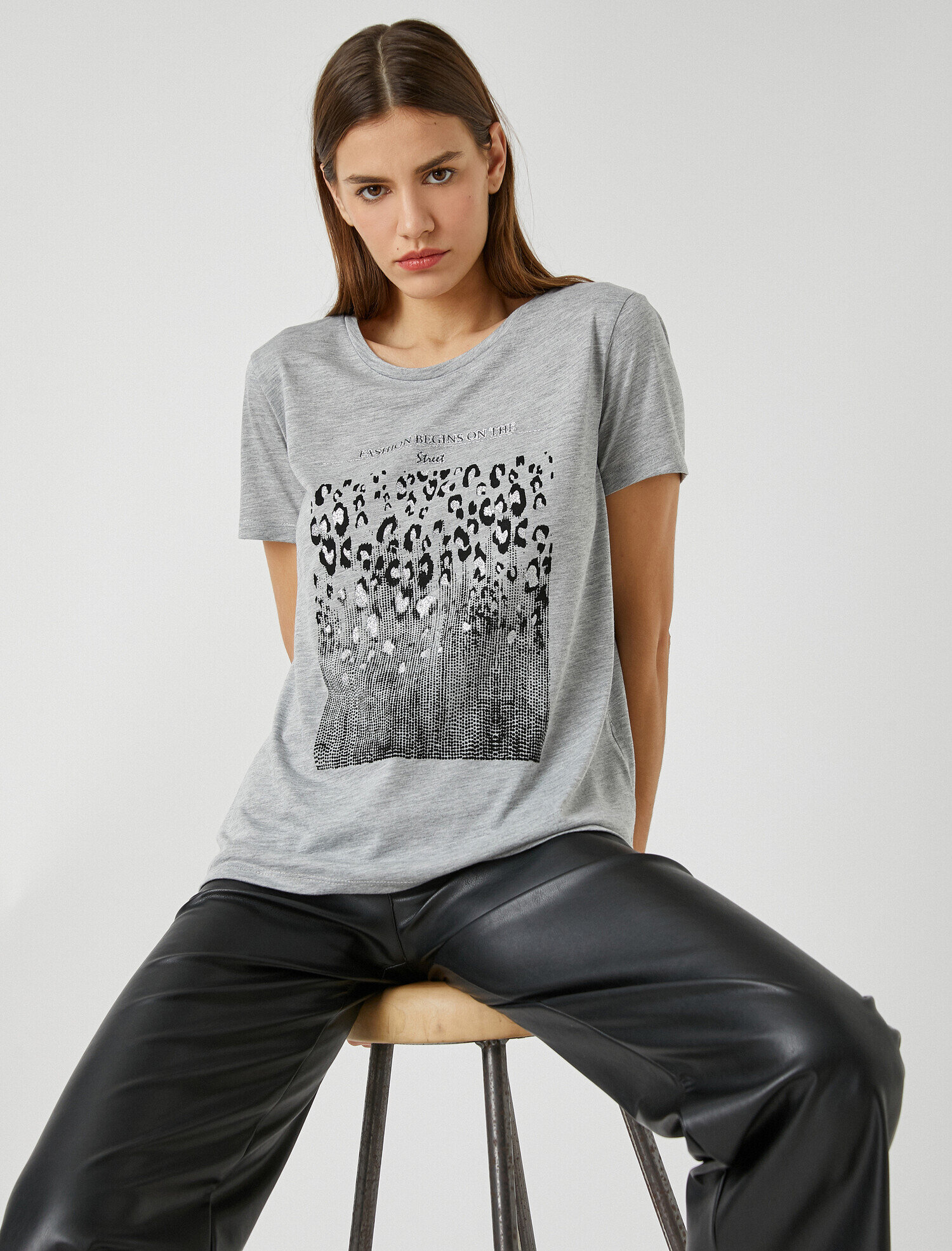   Bisiklet Yaka Kısa Kollu Baskılı Tişört