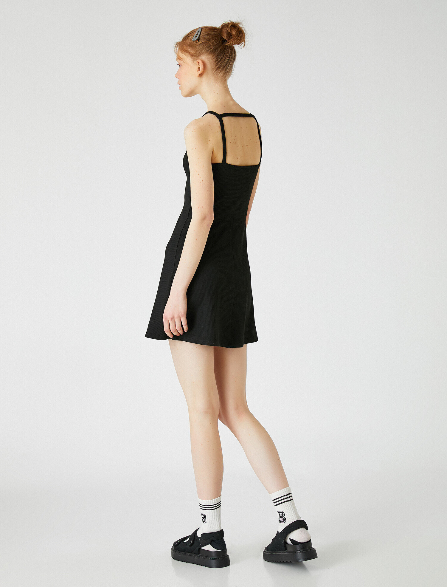   Sırt Detaylı Mini Elbise