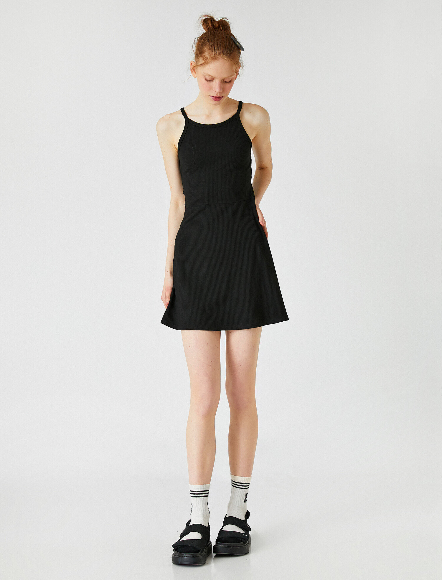   Sırt Detaylı Mini Elbise