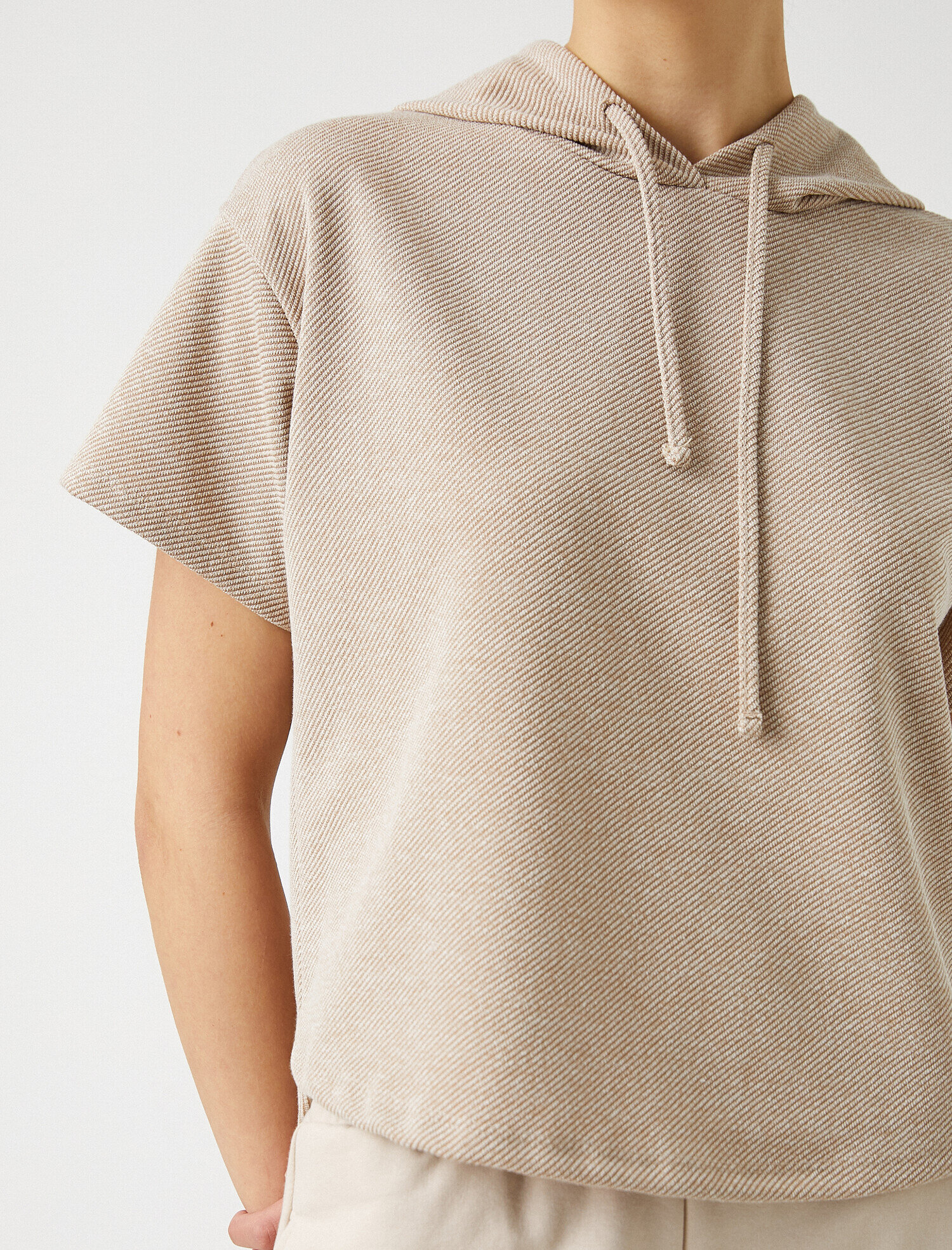   Kapüşonlu Kısa Kollu Tişört