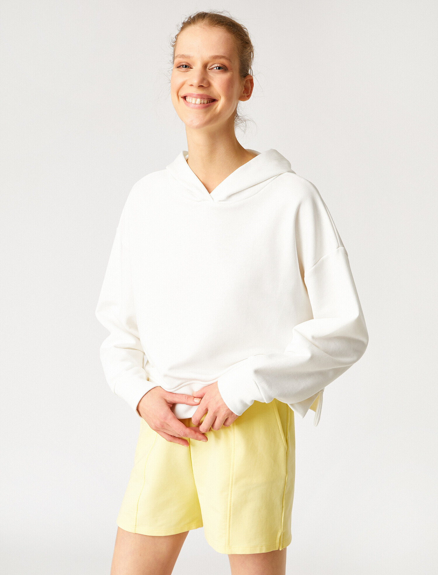   Uzun Kollu Kapüşonlu Sweatshirt