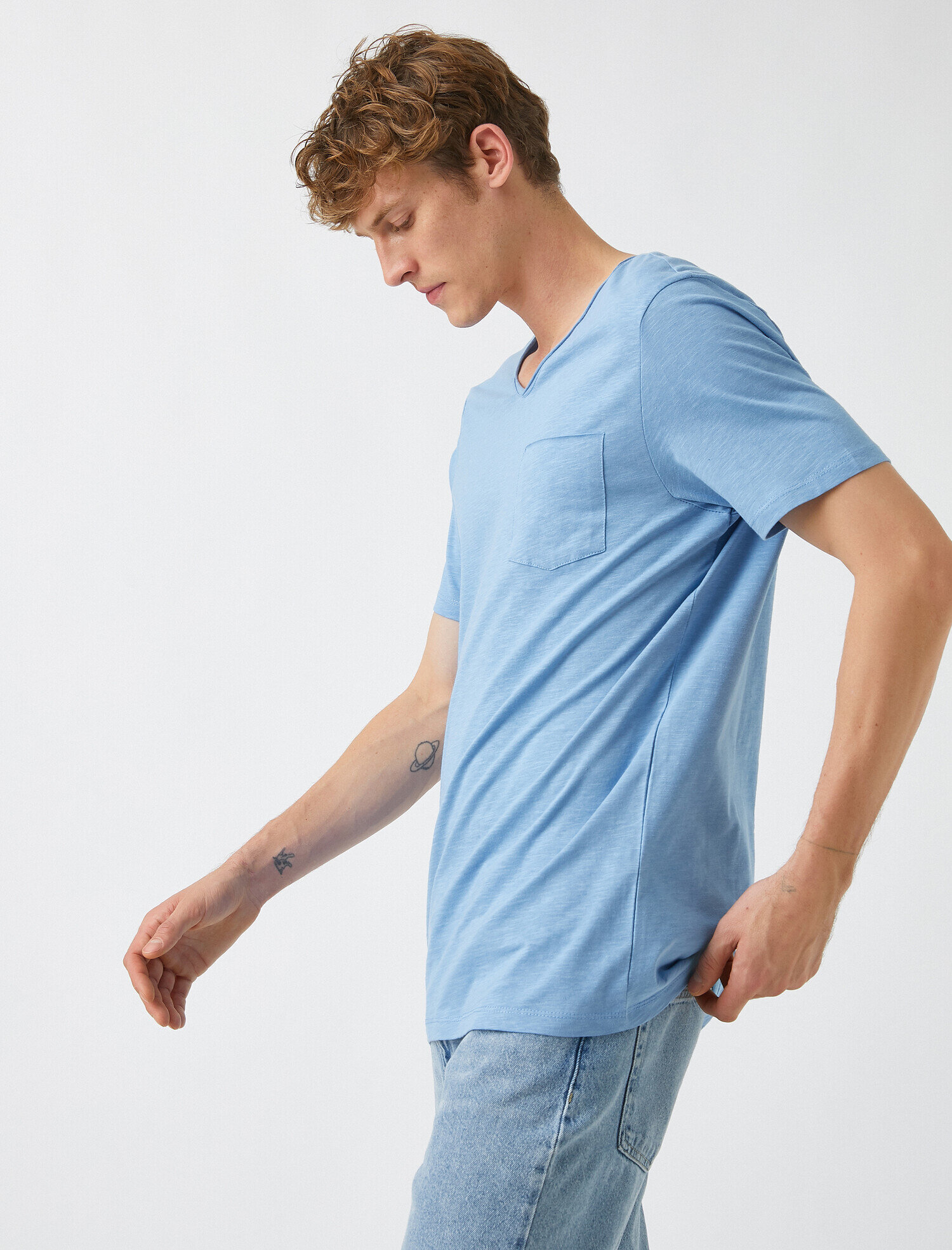   V Yaka Standart Fit Basic Tişört