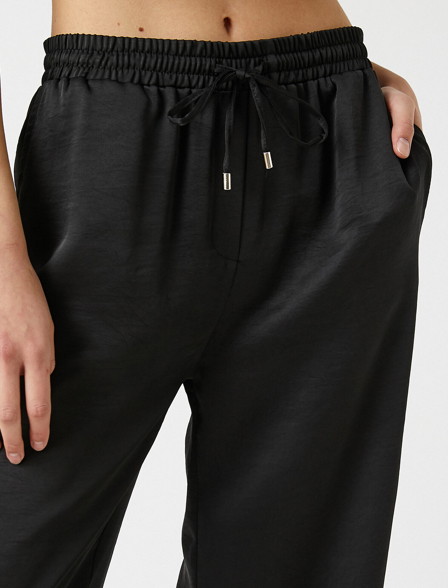   Beli Bağlamalı Bol Paça Pantolon Saten Görünümlü