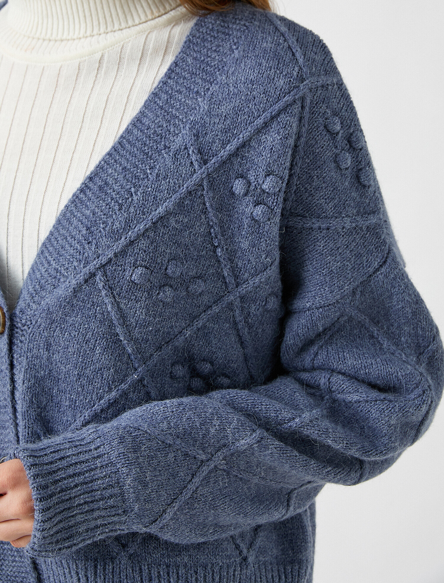   V Yaka Düğmeli Uzun Kollu Hırka