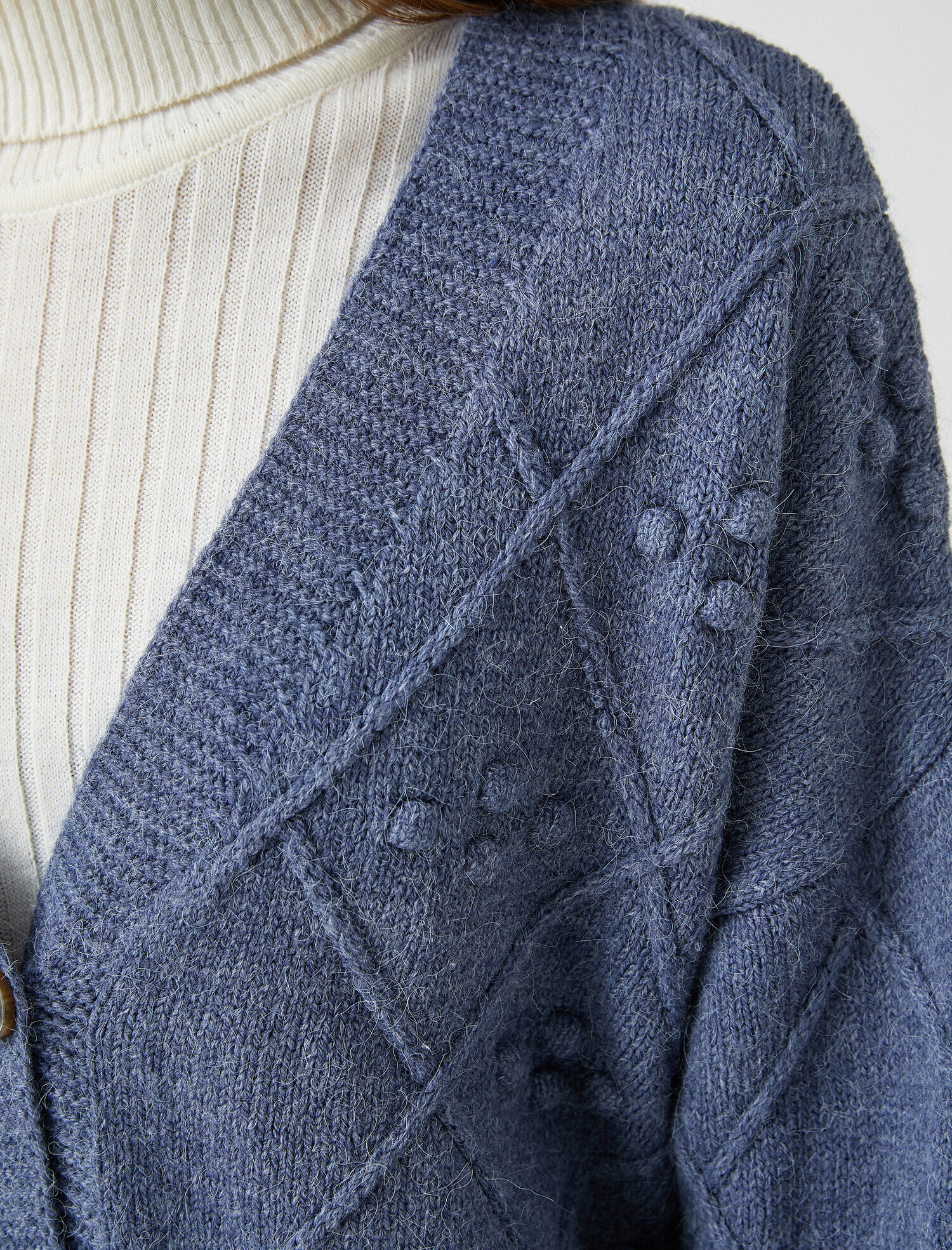   V Yaka Düğmeli Uzun Kollu Hırka