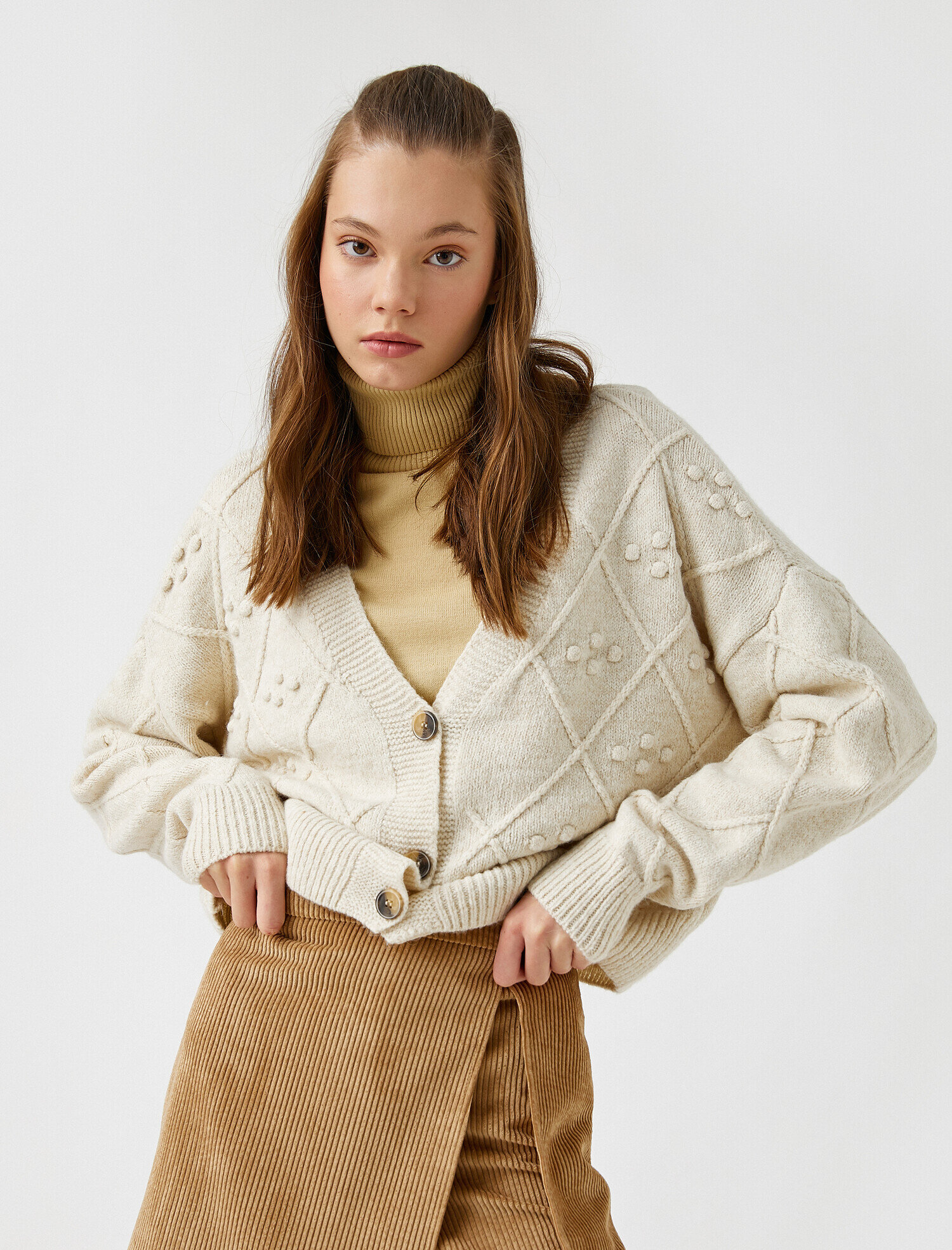   V Yaka Düğmeli Uzun Kollu Hırka