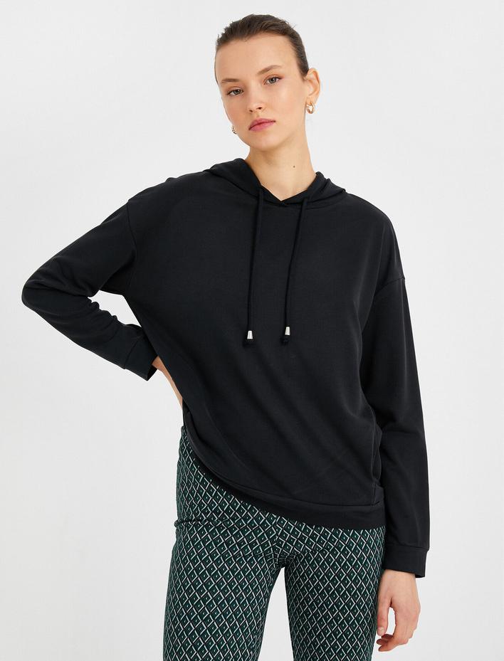  Uzun Kollu Kapüşonlu Sweatshirt