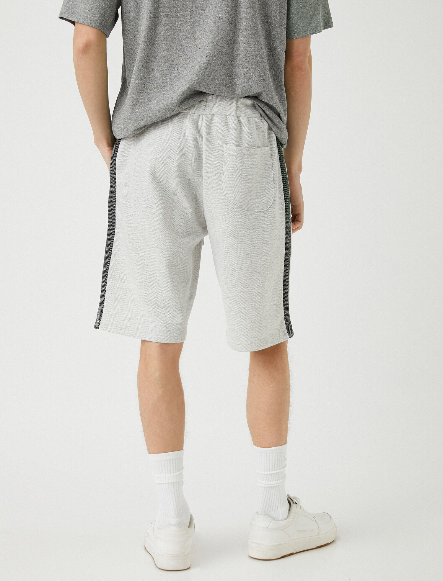   Desenli Şeritli Şort