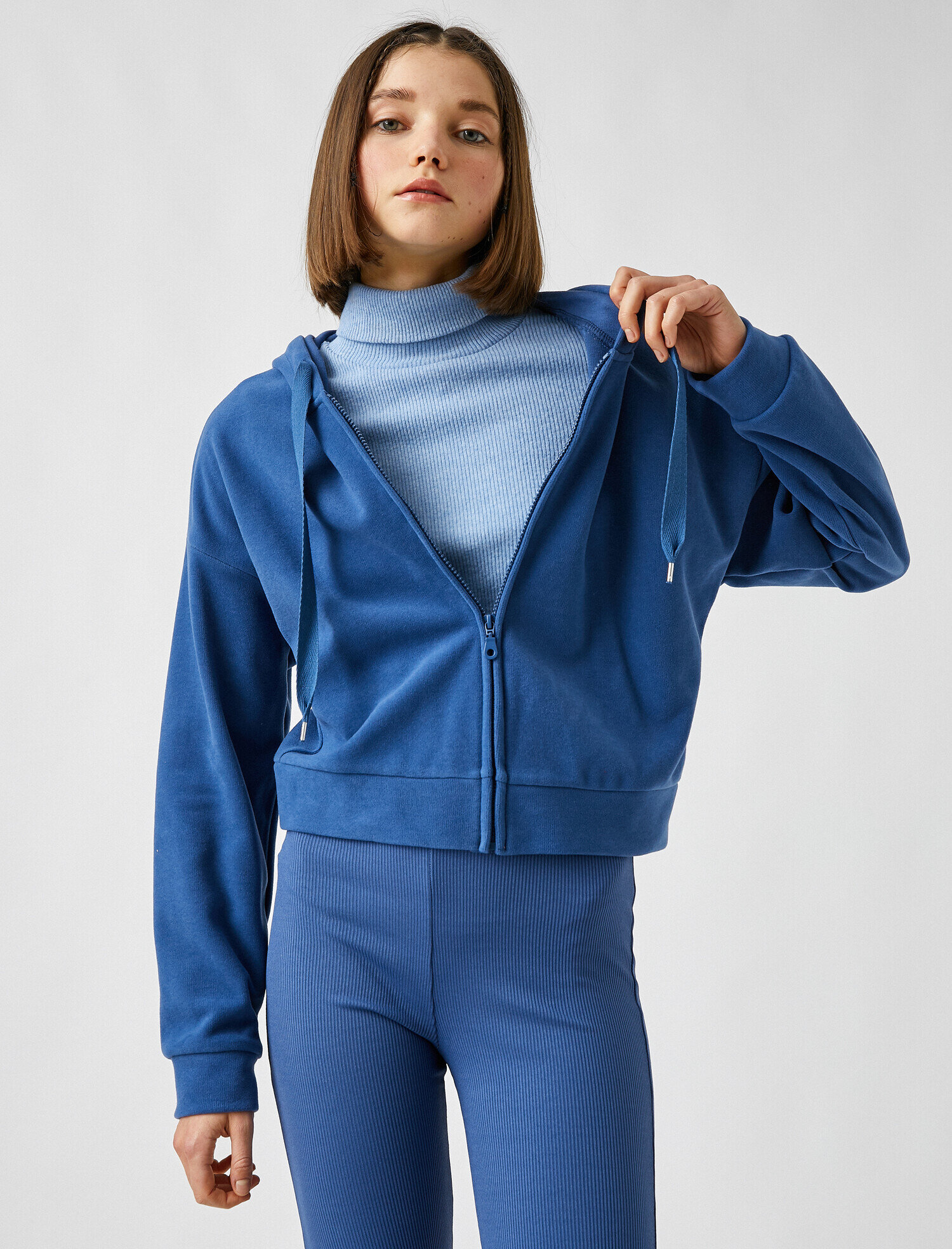   Fermuarlı Kapüşonlu Cepli Sweatshirt