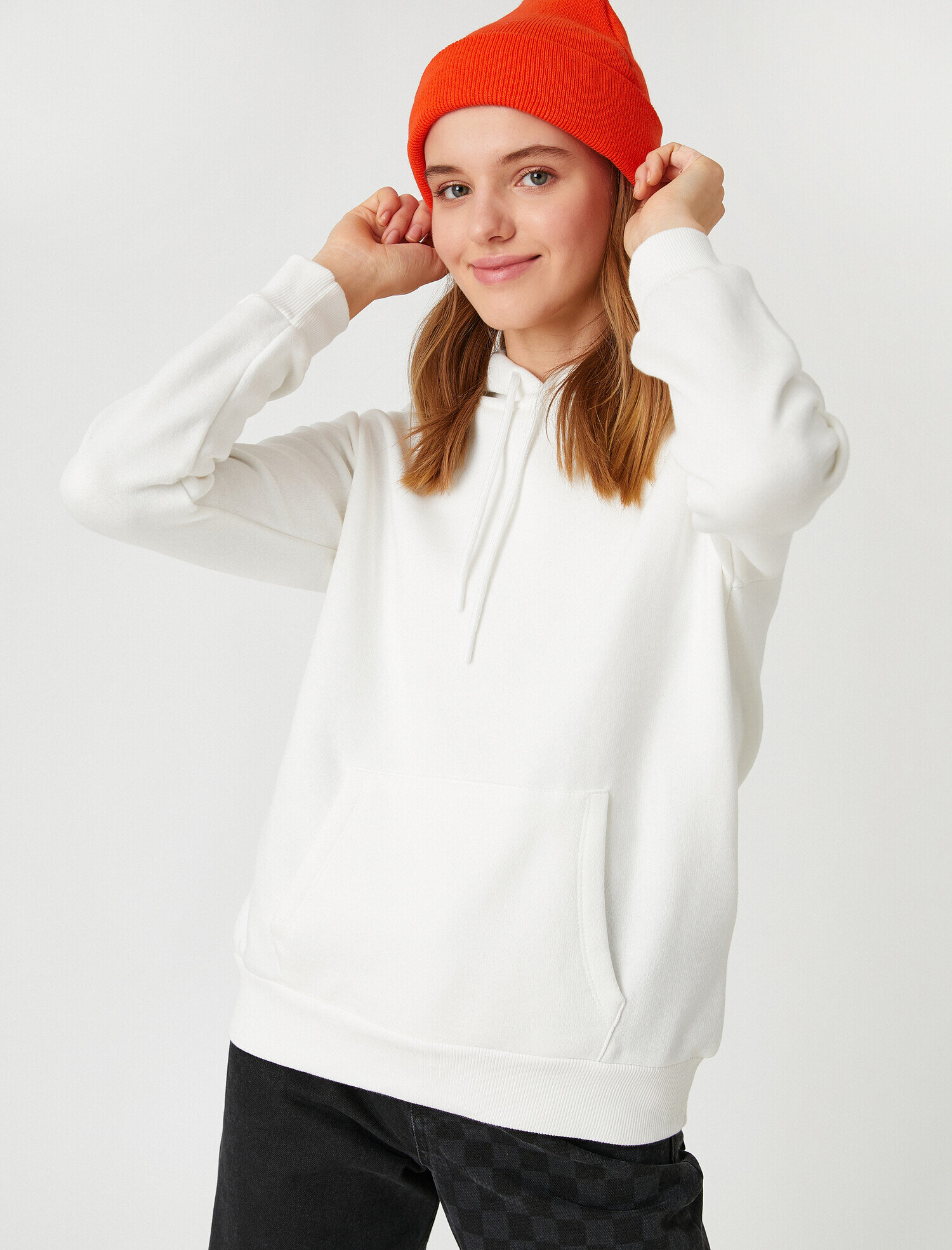   Uzun Kollu Kapüşonlu Cepli Sweatshirt