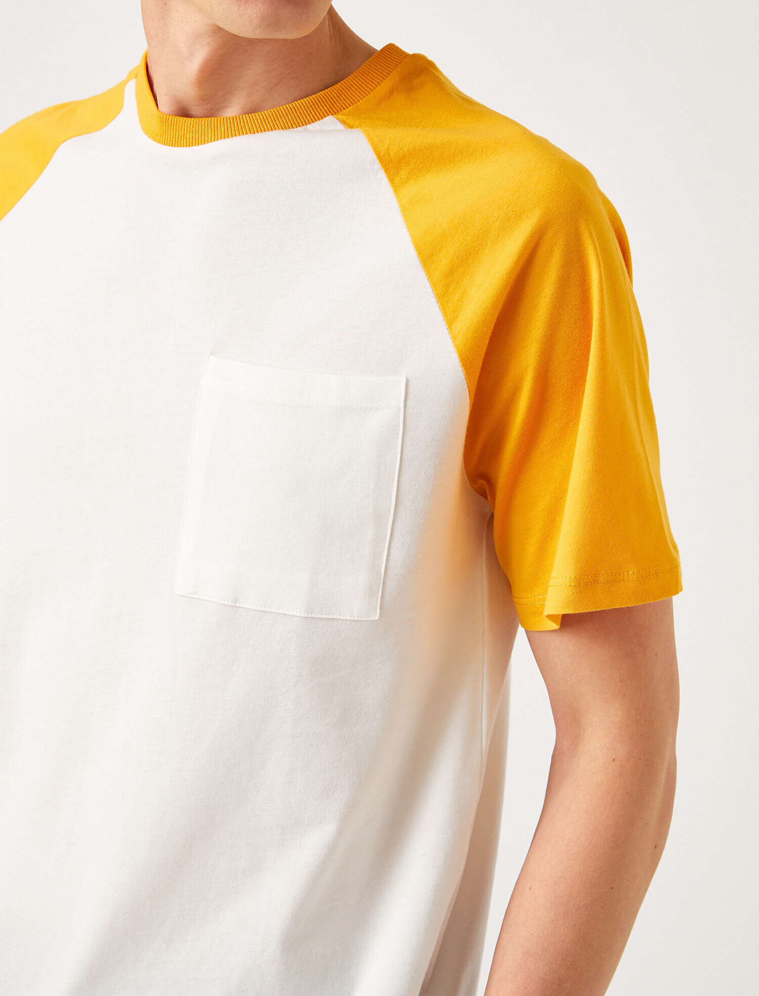   Standart Fit Reglan Kol Tişört