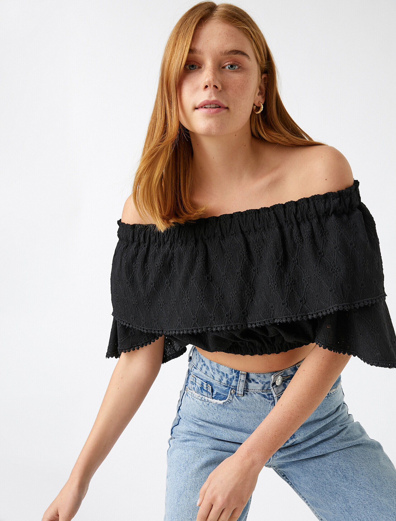   Omuzları Fırfırlı Dantel Detaylı Tişört