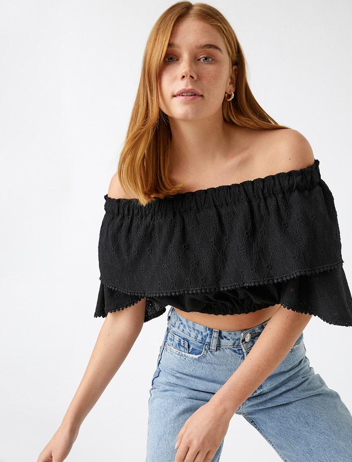  Omuzları Fırfırlı Dantel Detaylı Tişört