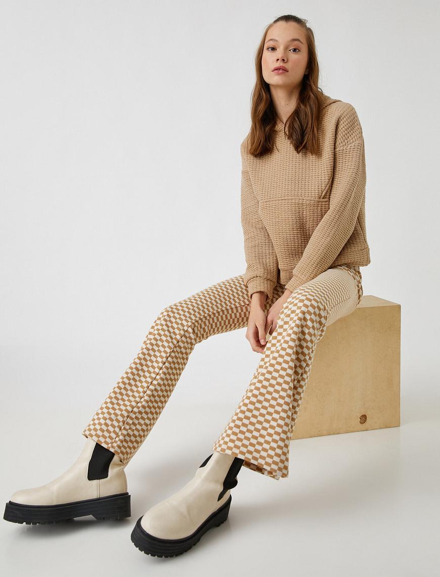   Kapüşonlu Cepli Sweatshirt