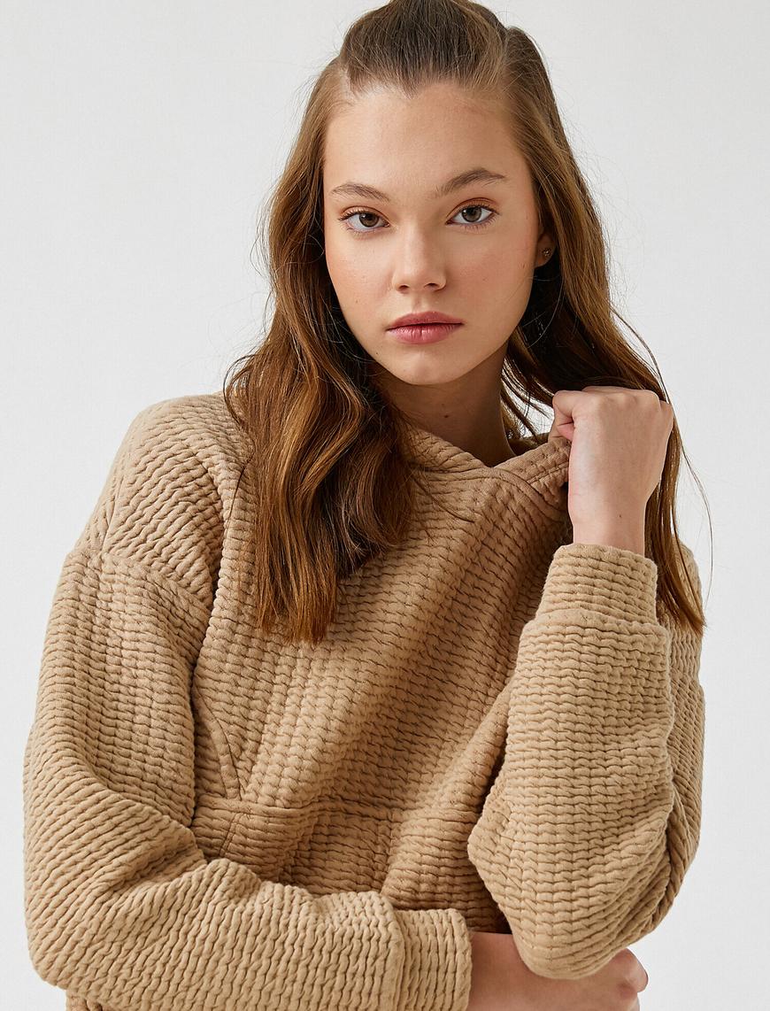   Kapüşonlu Cepli Sweatshirt