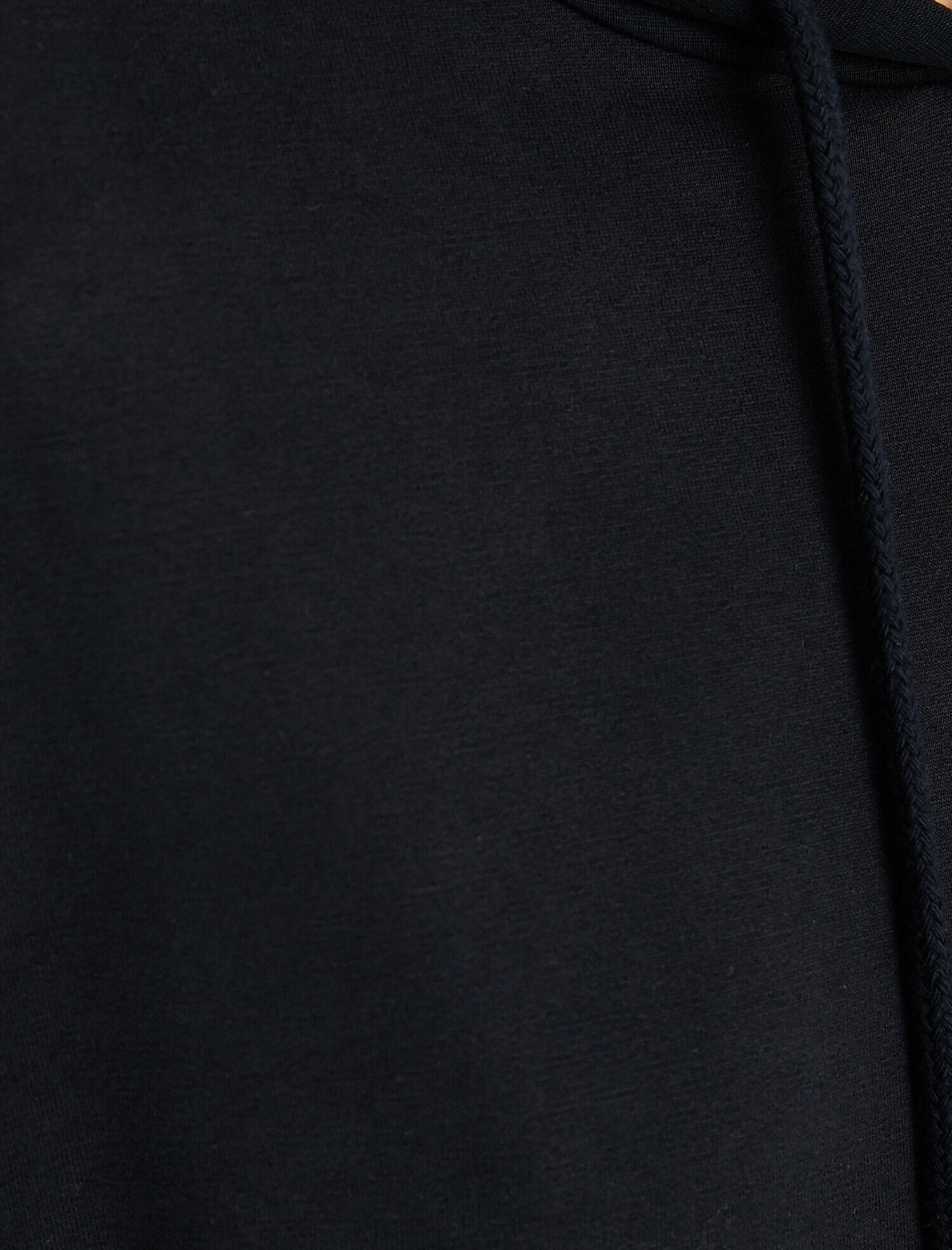   Uzun Kollu Kapüşonlu Sweatshirt