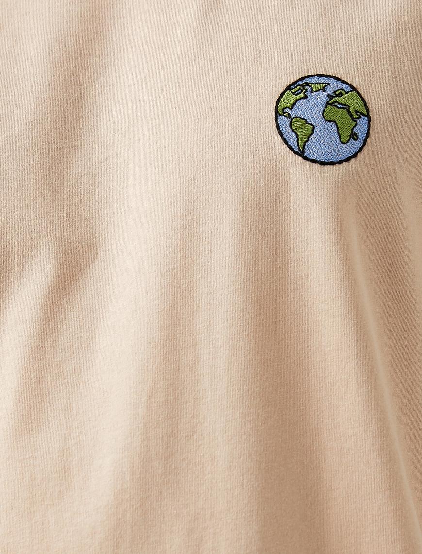   Dünya İşlemeli Tişört