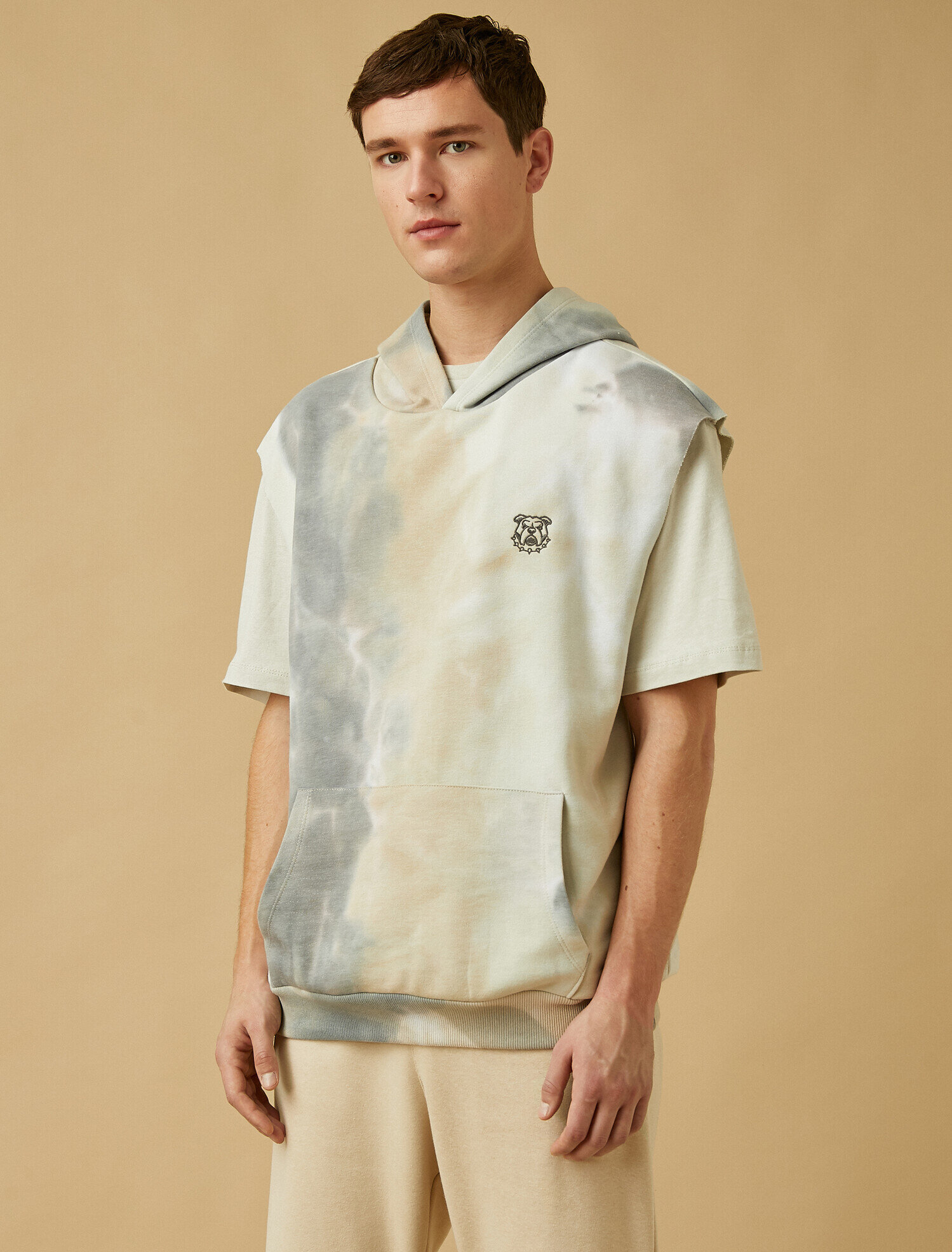 Buldog İşlemeli Batik Kapüşonlu Kolsuz Sweatshirt
