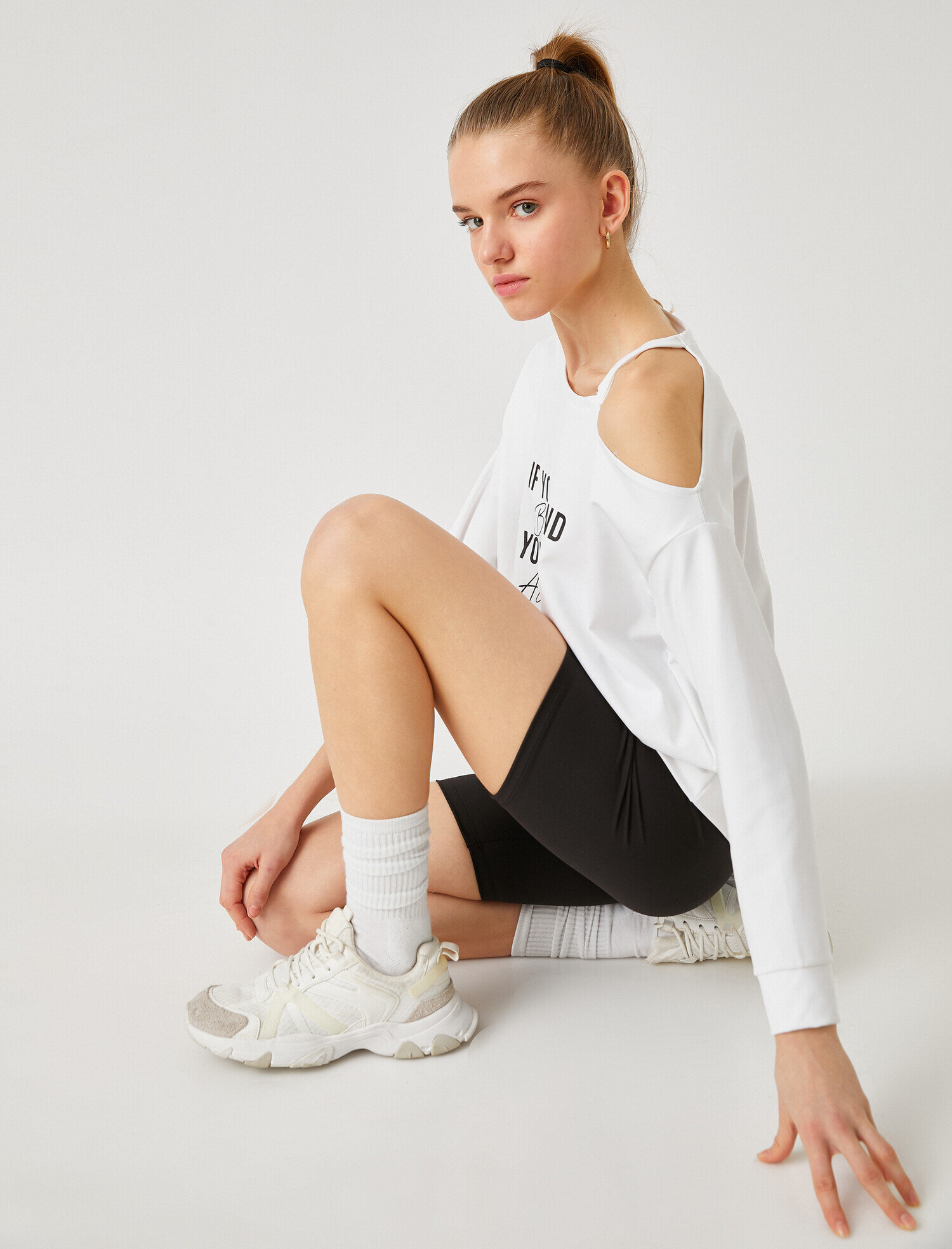   Omuz Detaylı Spor Sweatshirt