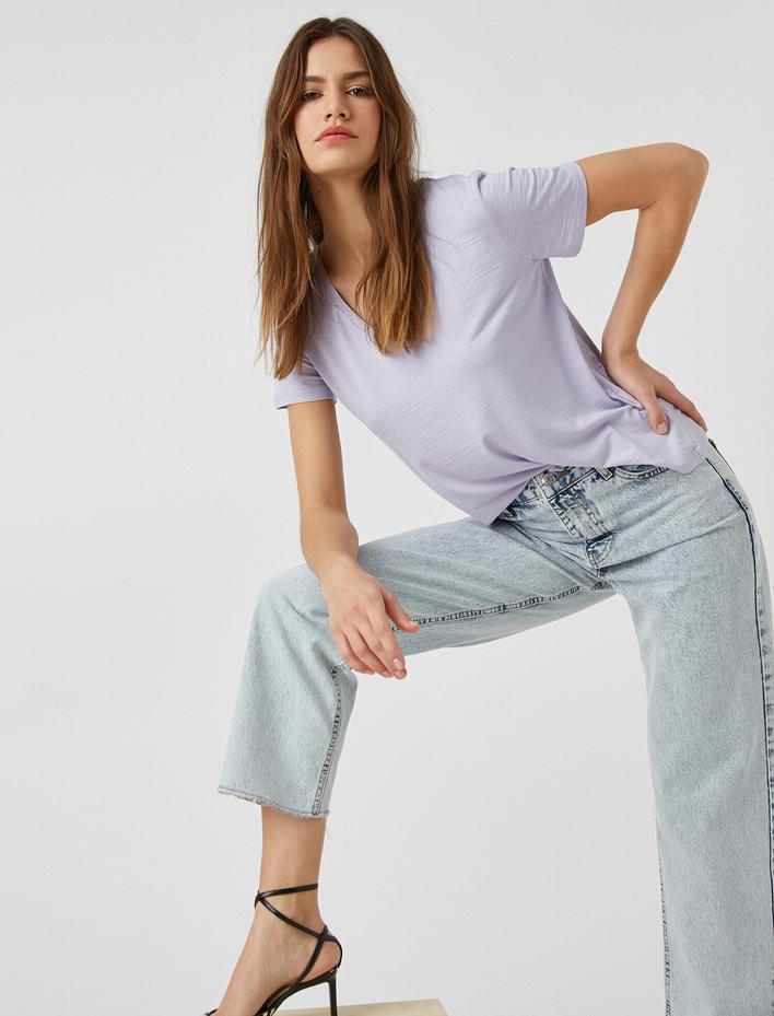  V Yaka Kısa Kollu Tişört