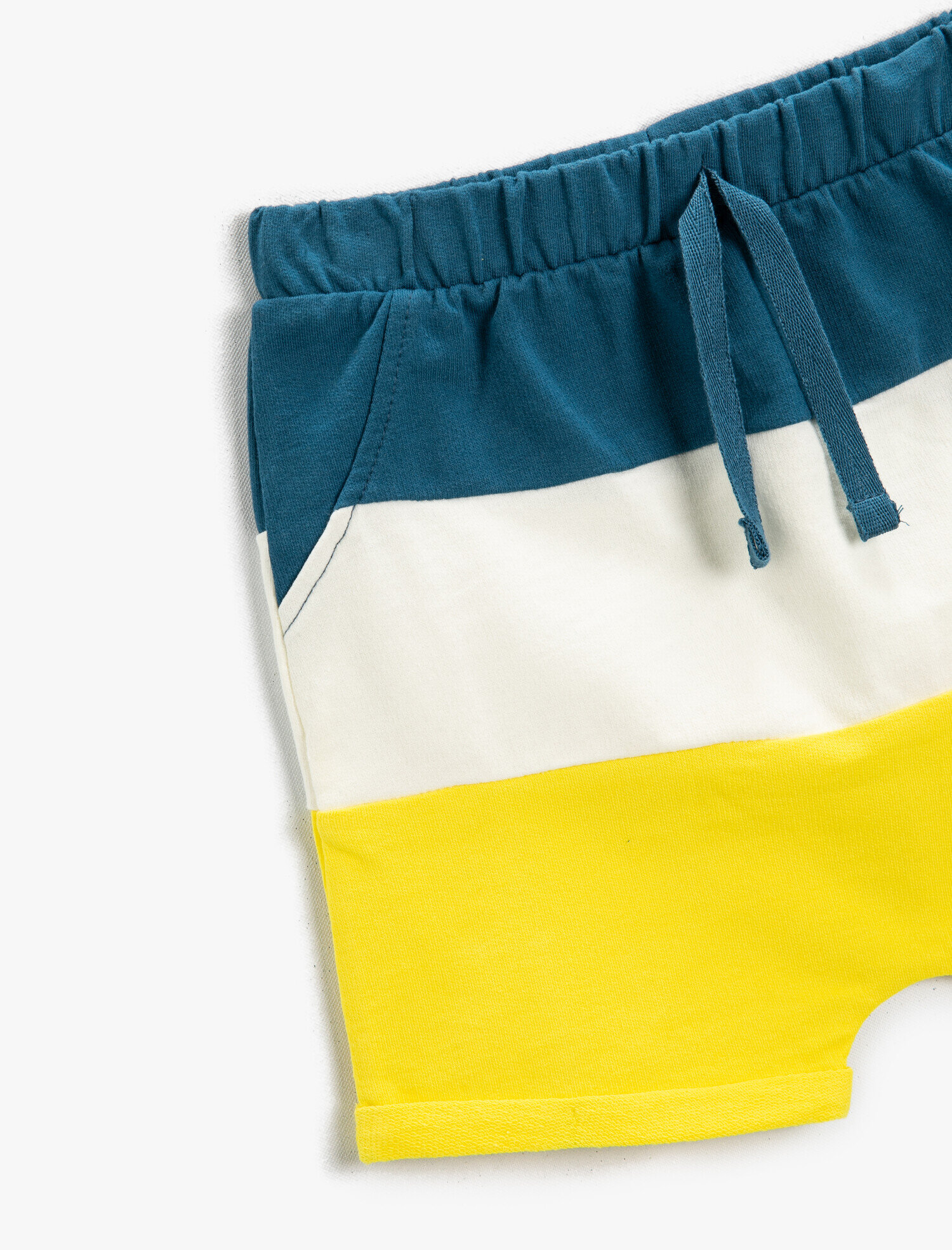  Erkek Bebek Renk Bloklu Belden Bağlamalı Şort Pamuklu