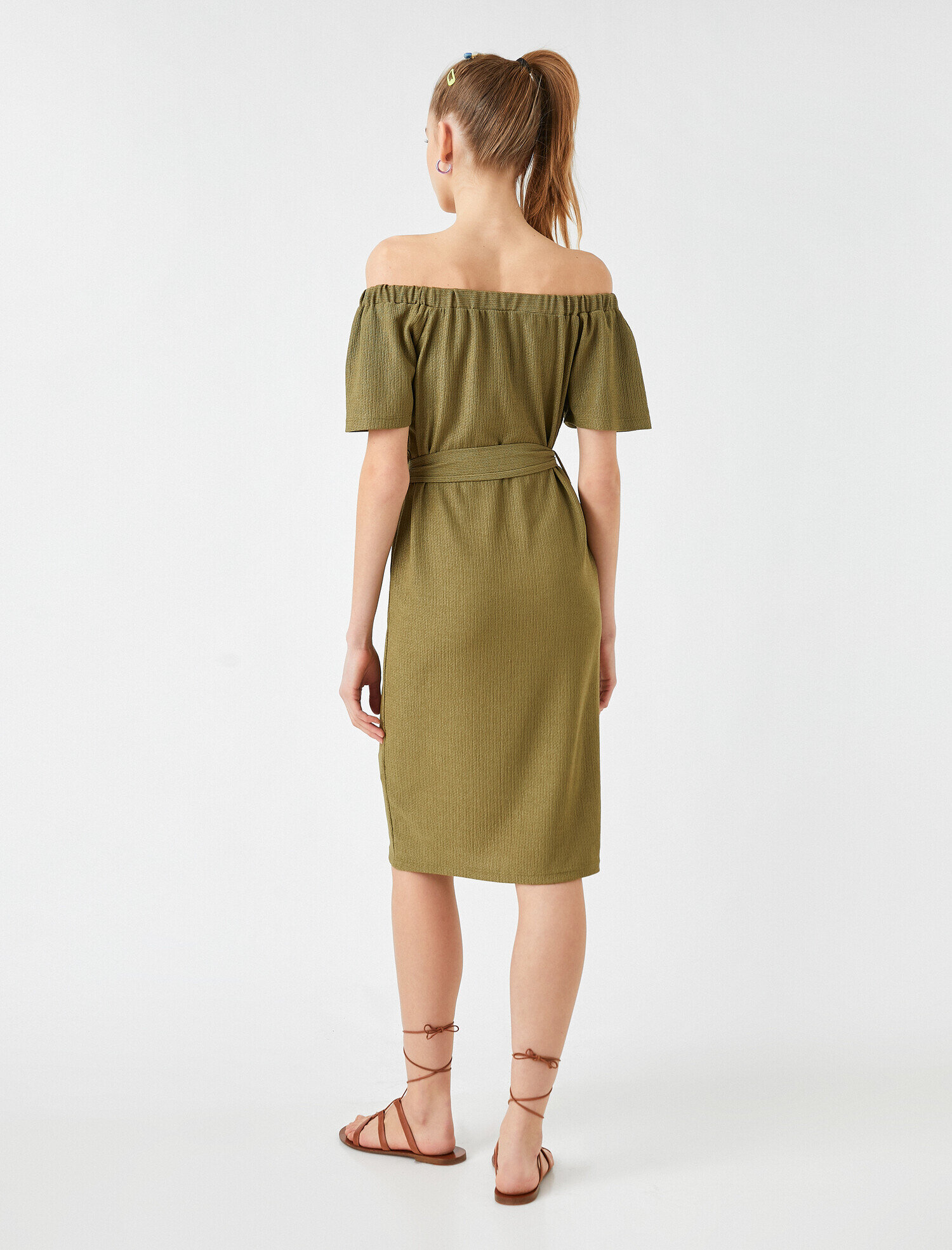   Omzu Açık Kuşaklı Midi Elbise