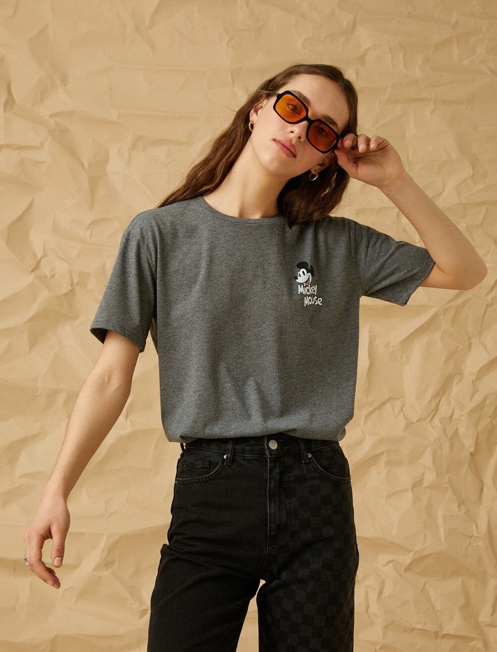  Disney Lisanslı Bisiklet Yaka Kısa Kollu Baskılı Tişört