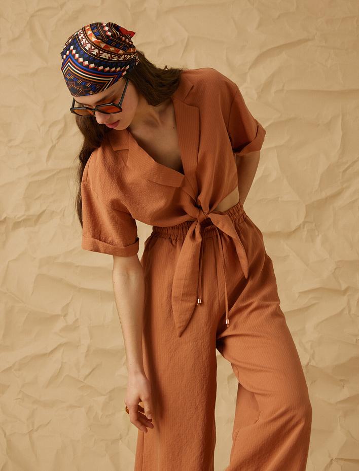  V Yaka Beli Bağlamalı Kısa Kollu Crop Gömlek