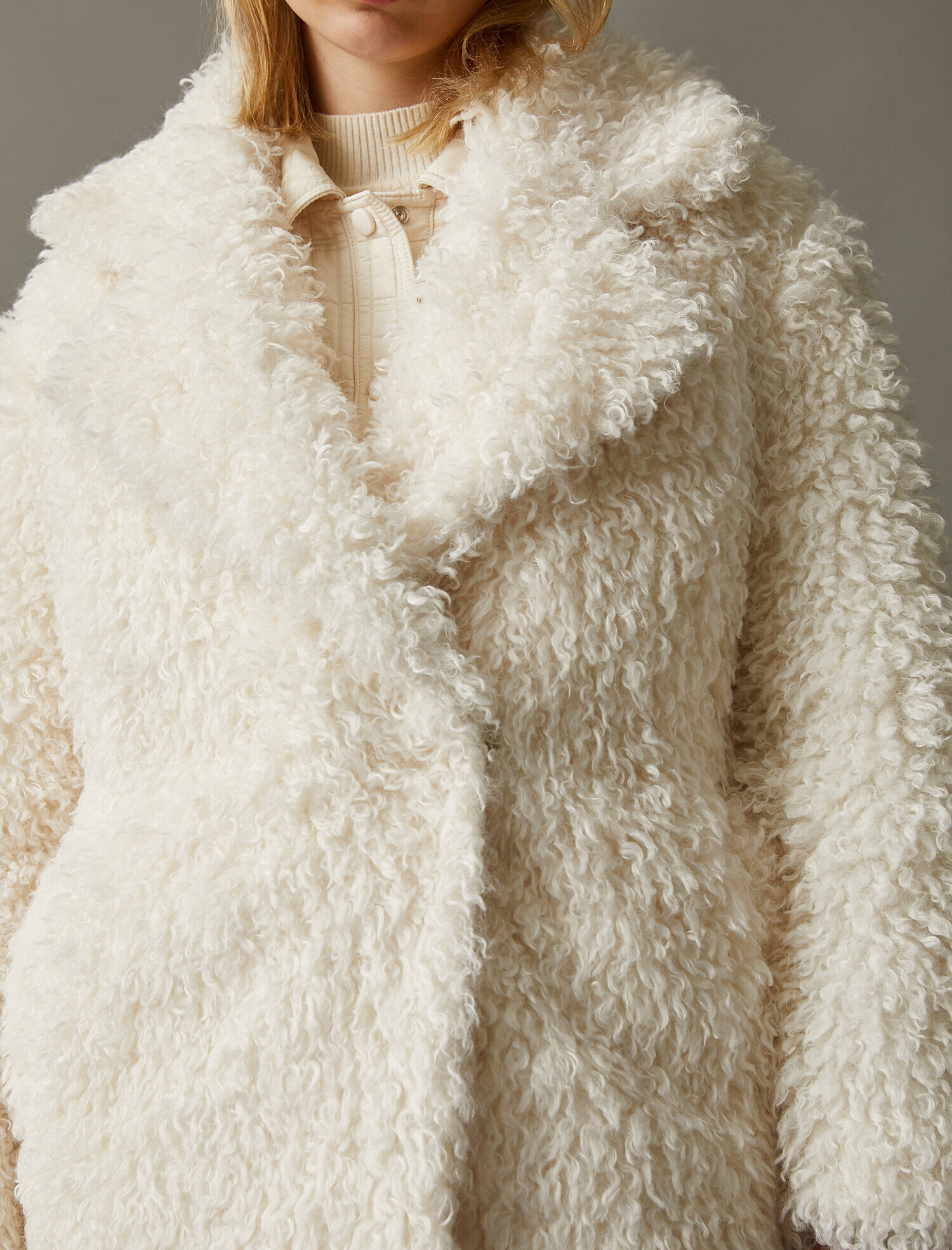   Katlı Yaka Pelüş Uzun Kaban