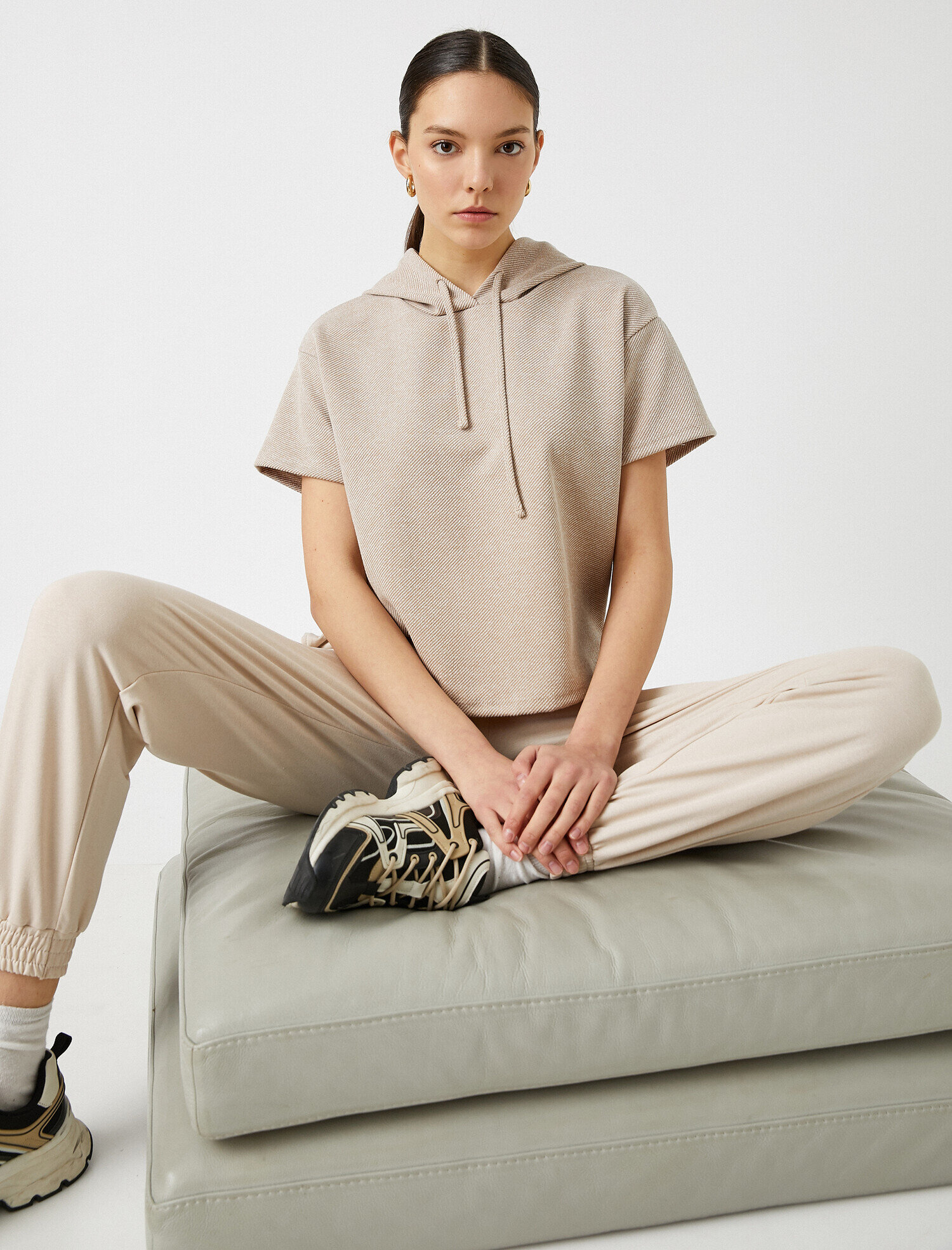   Kapüşonlu Kısa Kollu Tişört