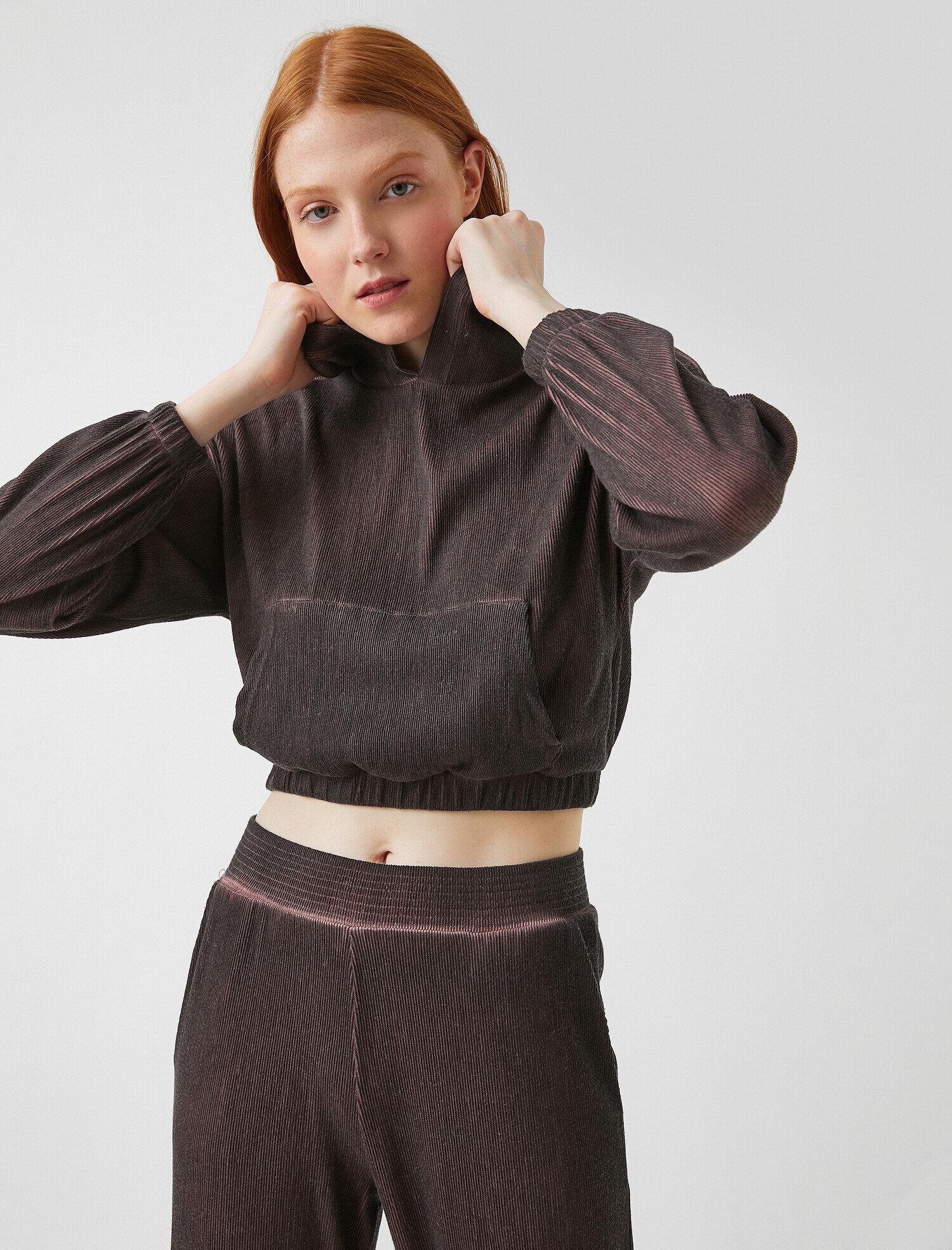   Kapüşonlu Cepli Sweatshirt