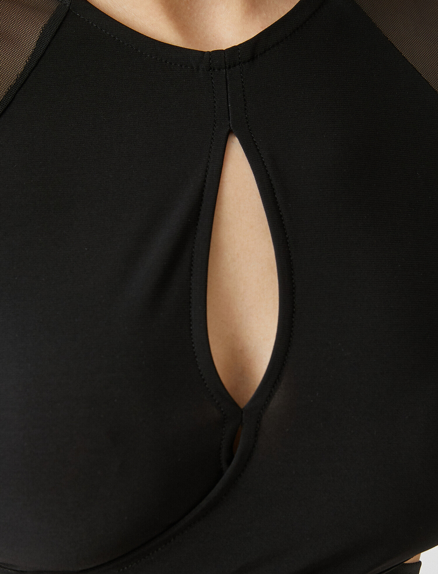   Uzun Kollu Tişört Beli Bağlamalı Tül Kollu Pencere Detaylı