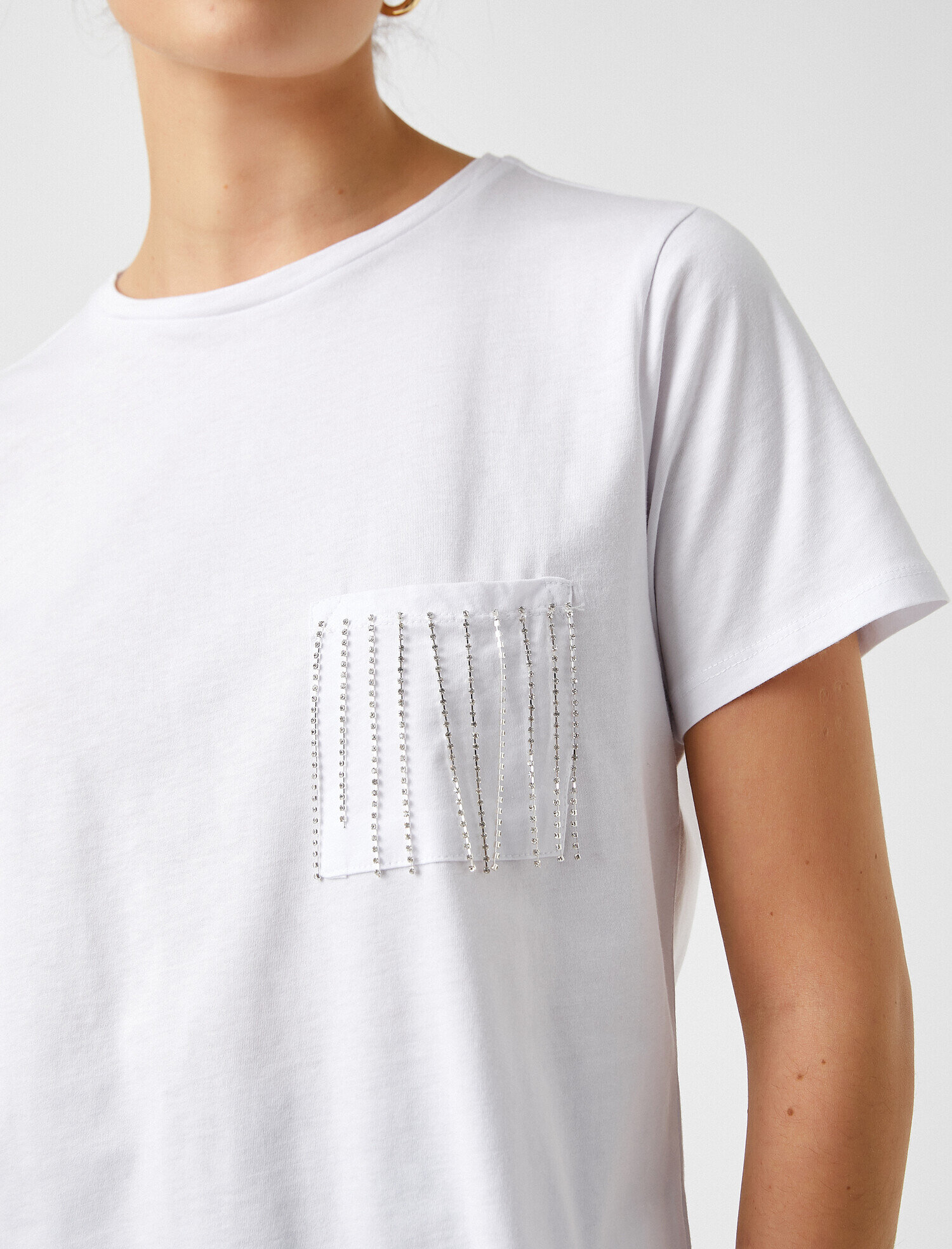   Bisiklet Yaka Kısa Kollu Zincir Detaylı Tişört