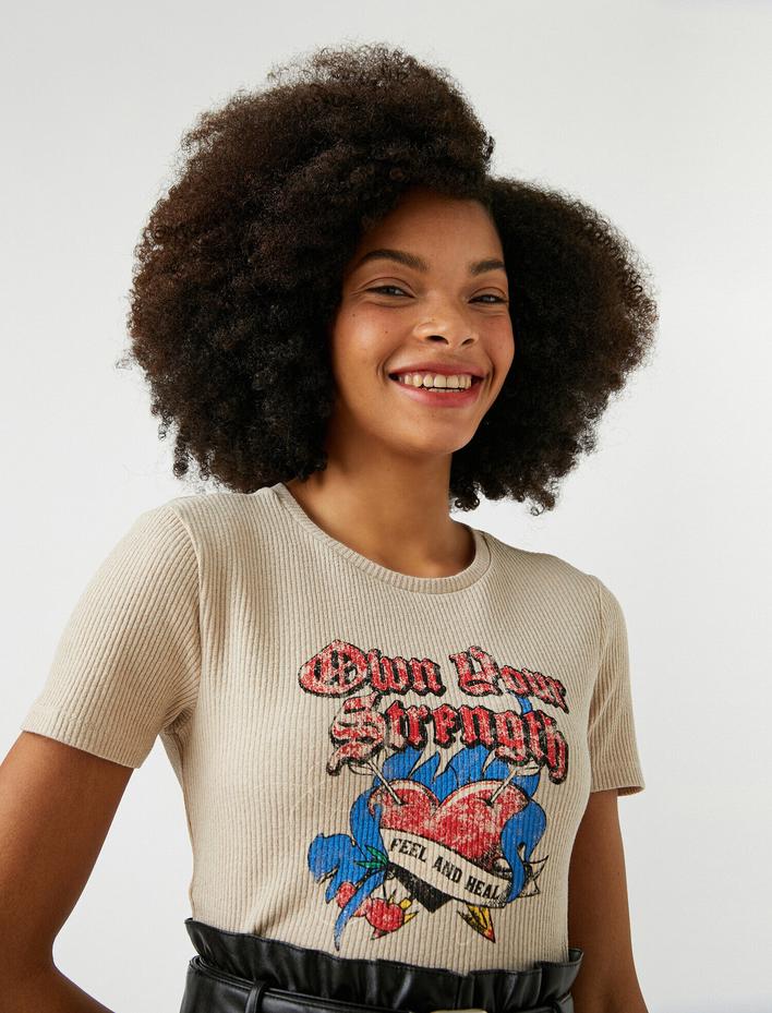  Kısa Kollu Baskılı Tişört