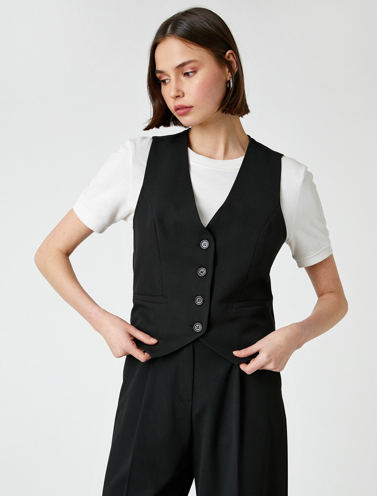   V Yaka Düğmeli Yelek