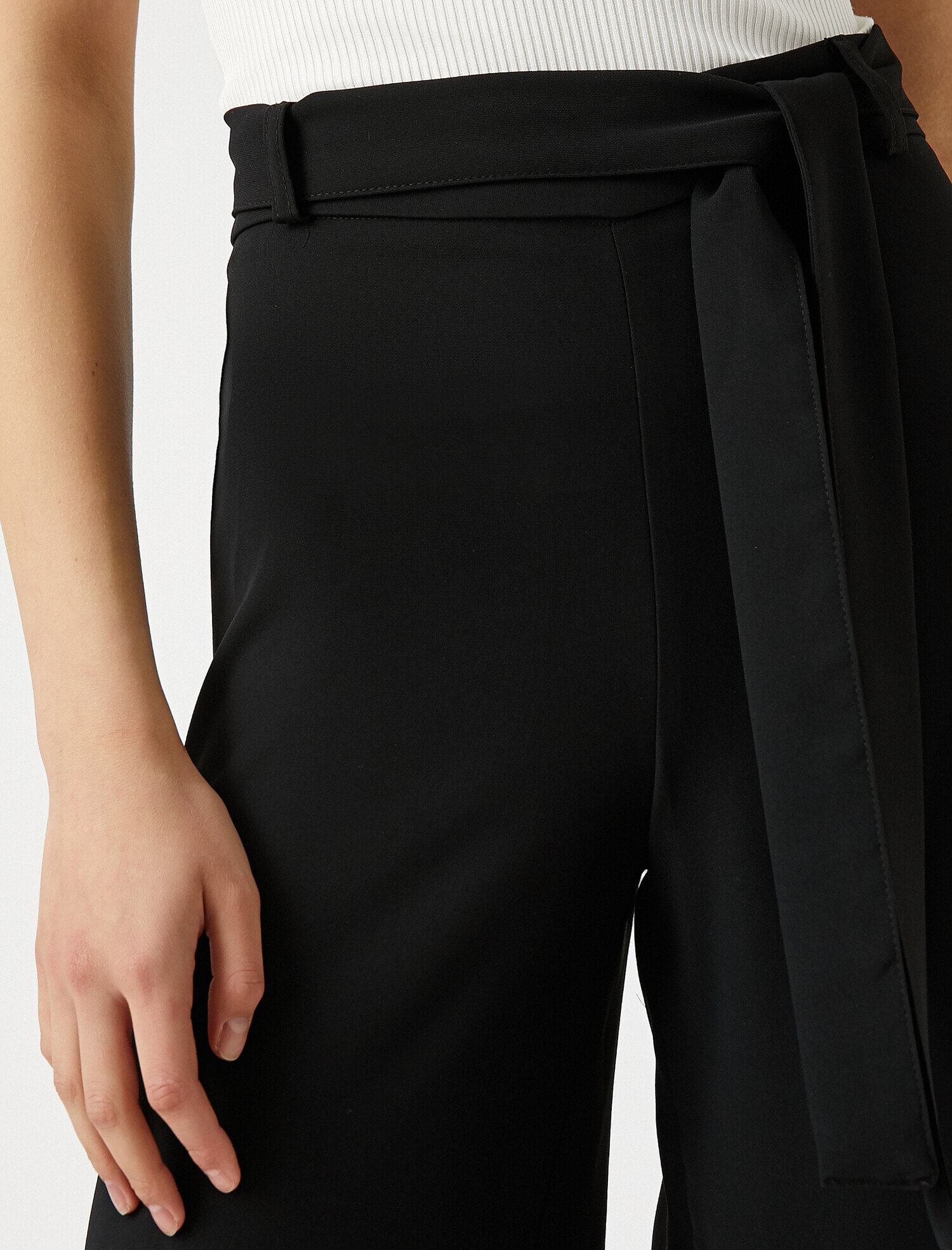   Beli Bağlamalı Bol Paça Crop Pantolon