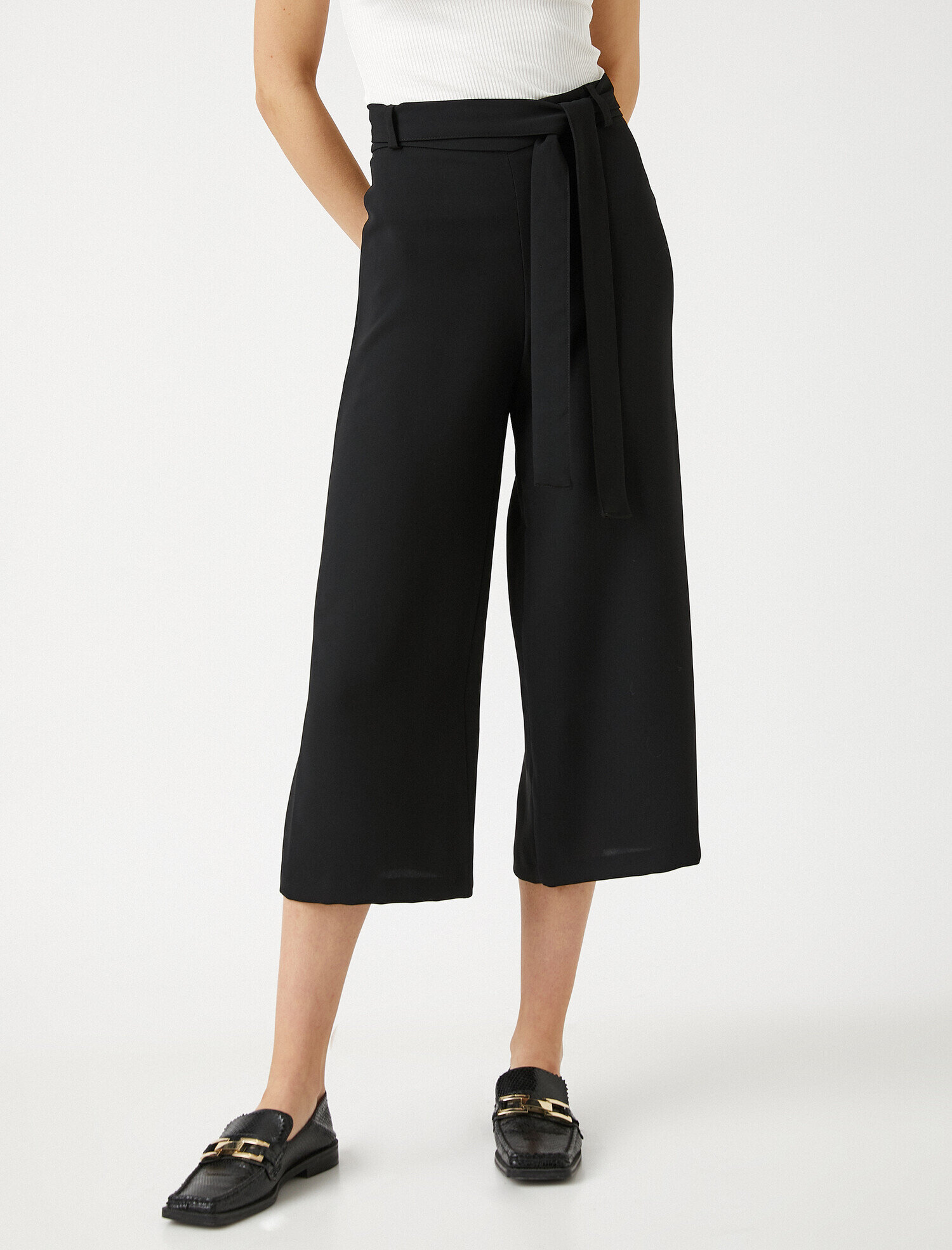   Beli Bağlamalı Bol Paça Crop Pantolon