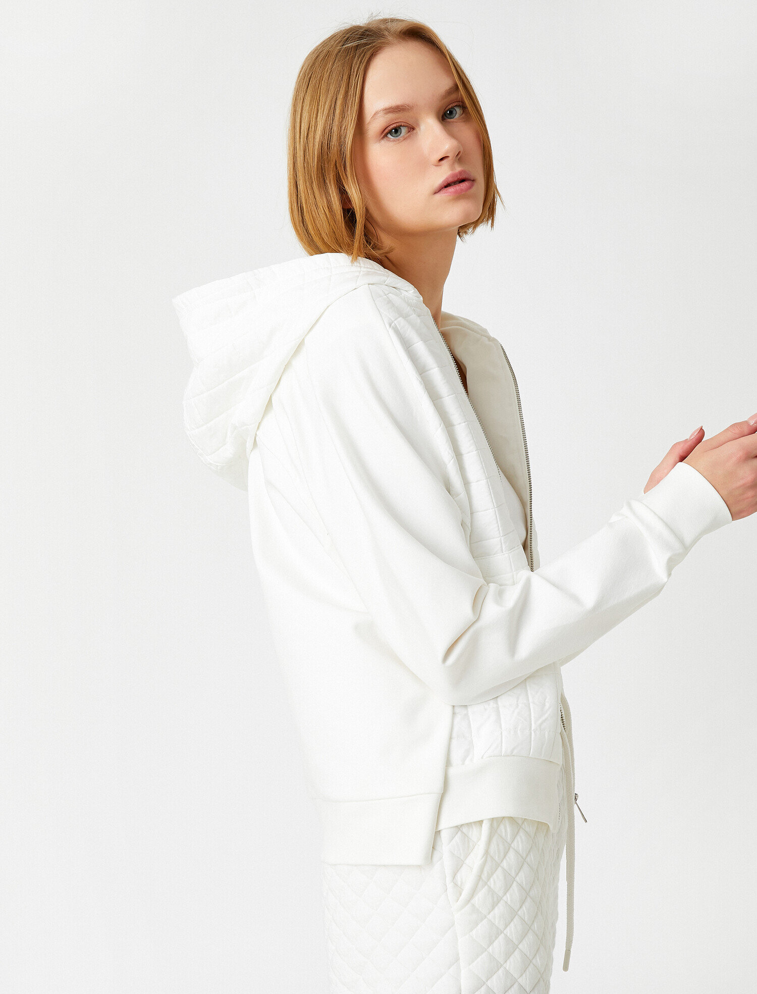   Kapüşonlu Cepli Sweatshirt