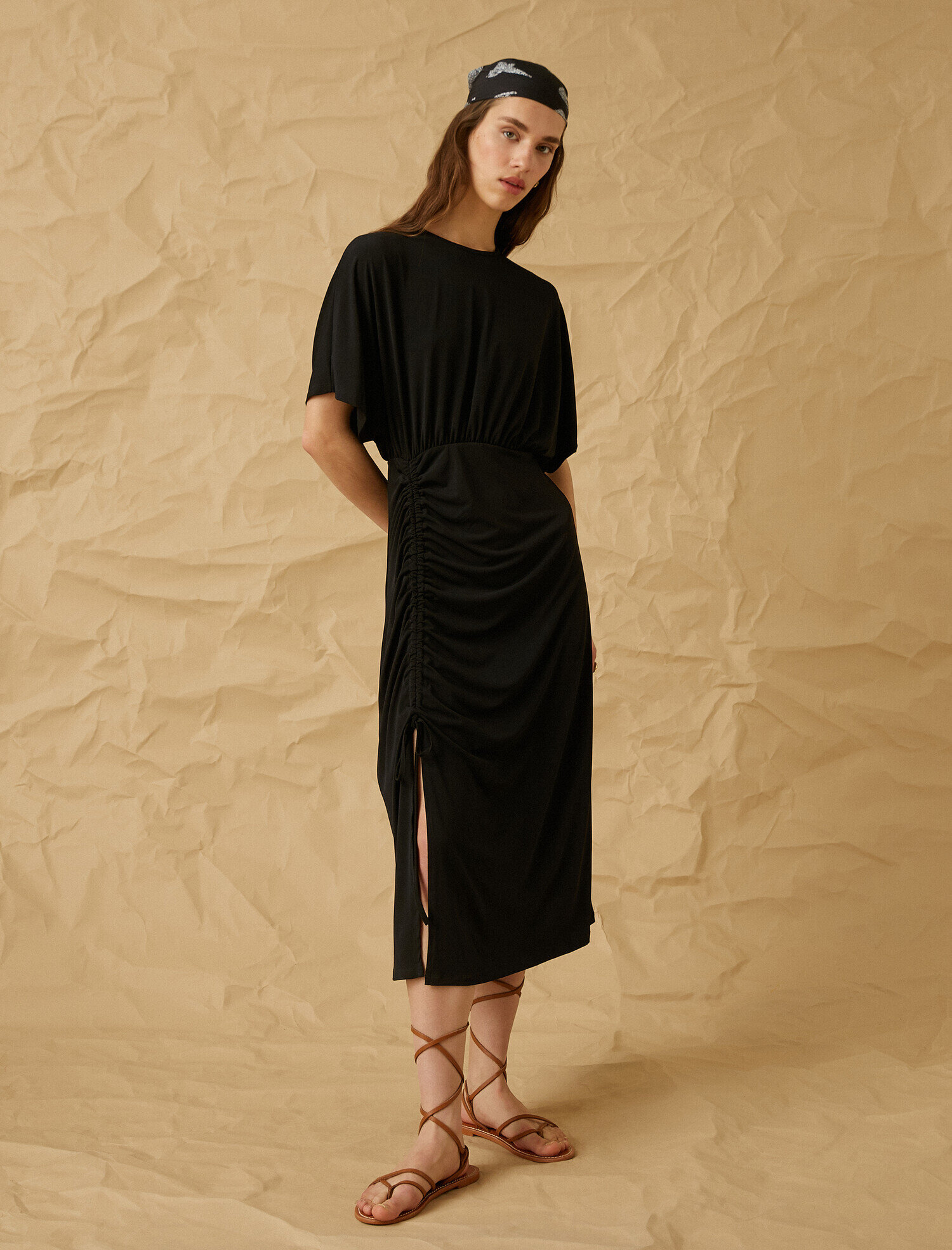   Büzgülü Yırtmaçlı Elbise