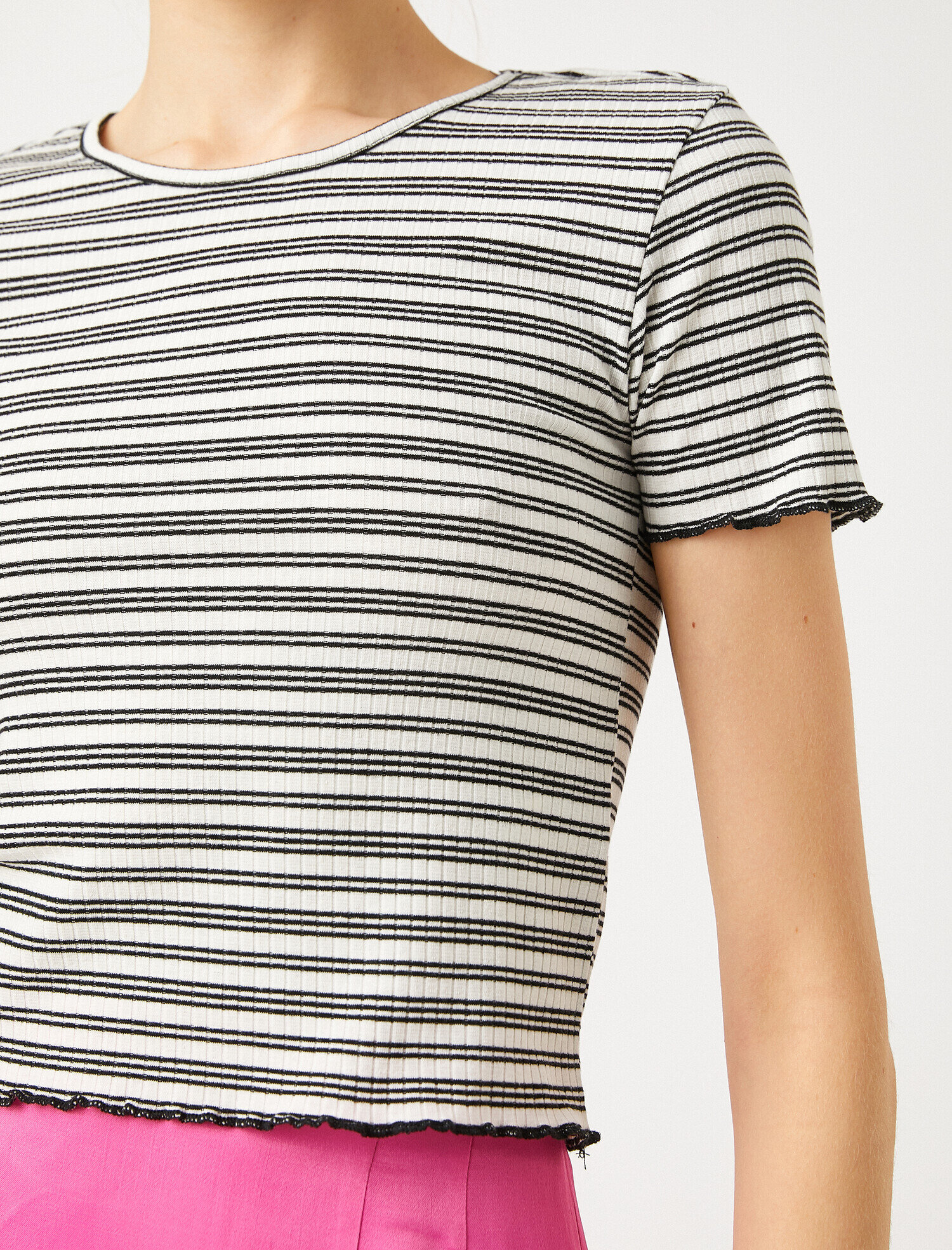   Kısa Kollu Bisiklet Yaka Tişört