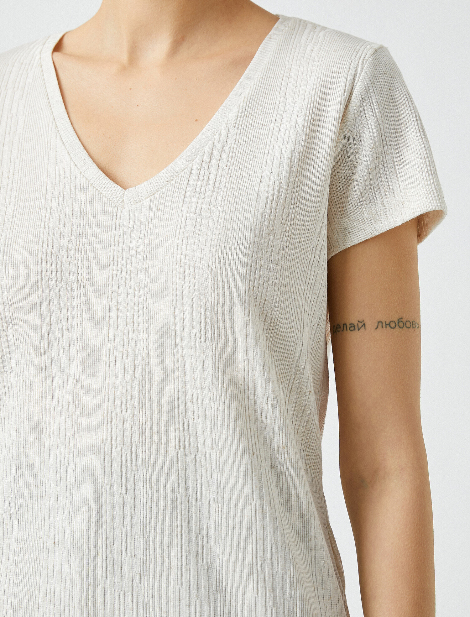   Kısa Kollu V Yaka Tişört