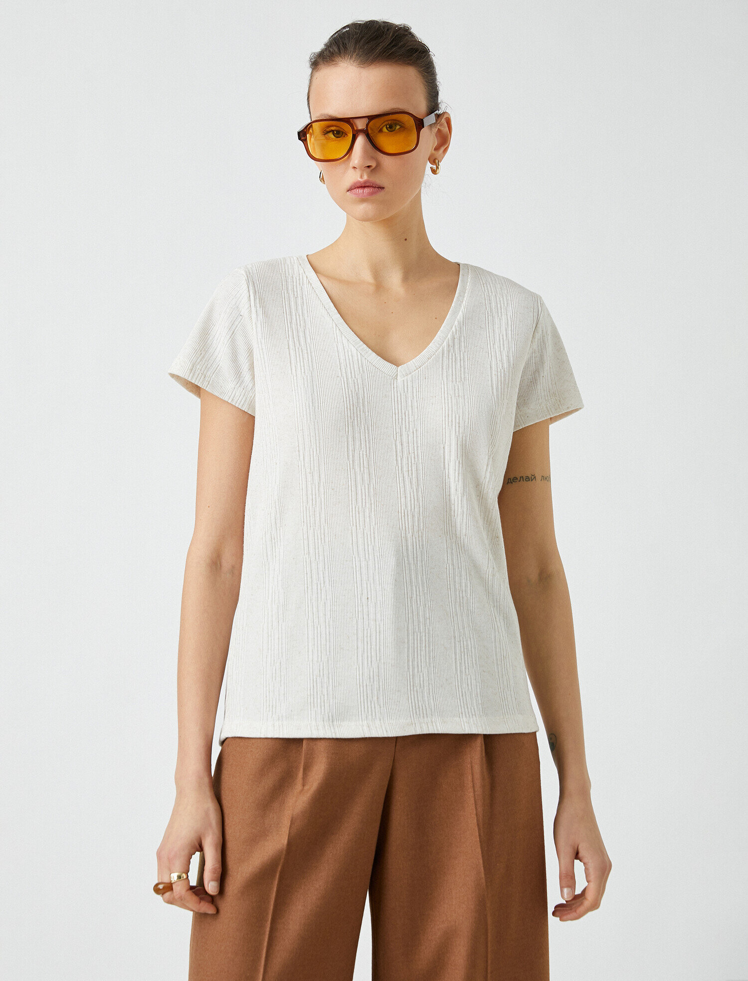   Kısa Kollu V Yaka Tişört