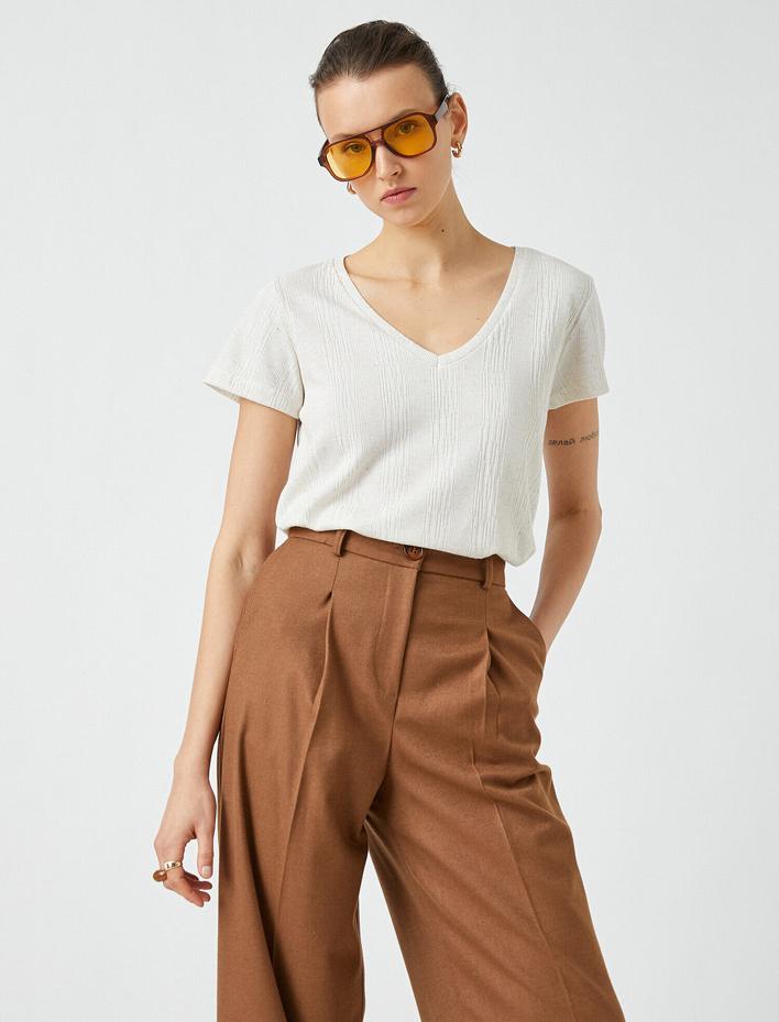  Kısa Kollu V Yaka Tişört