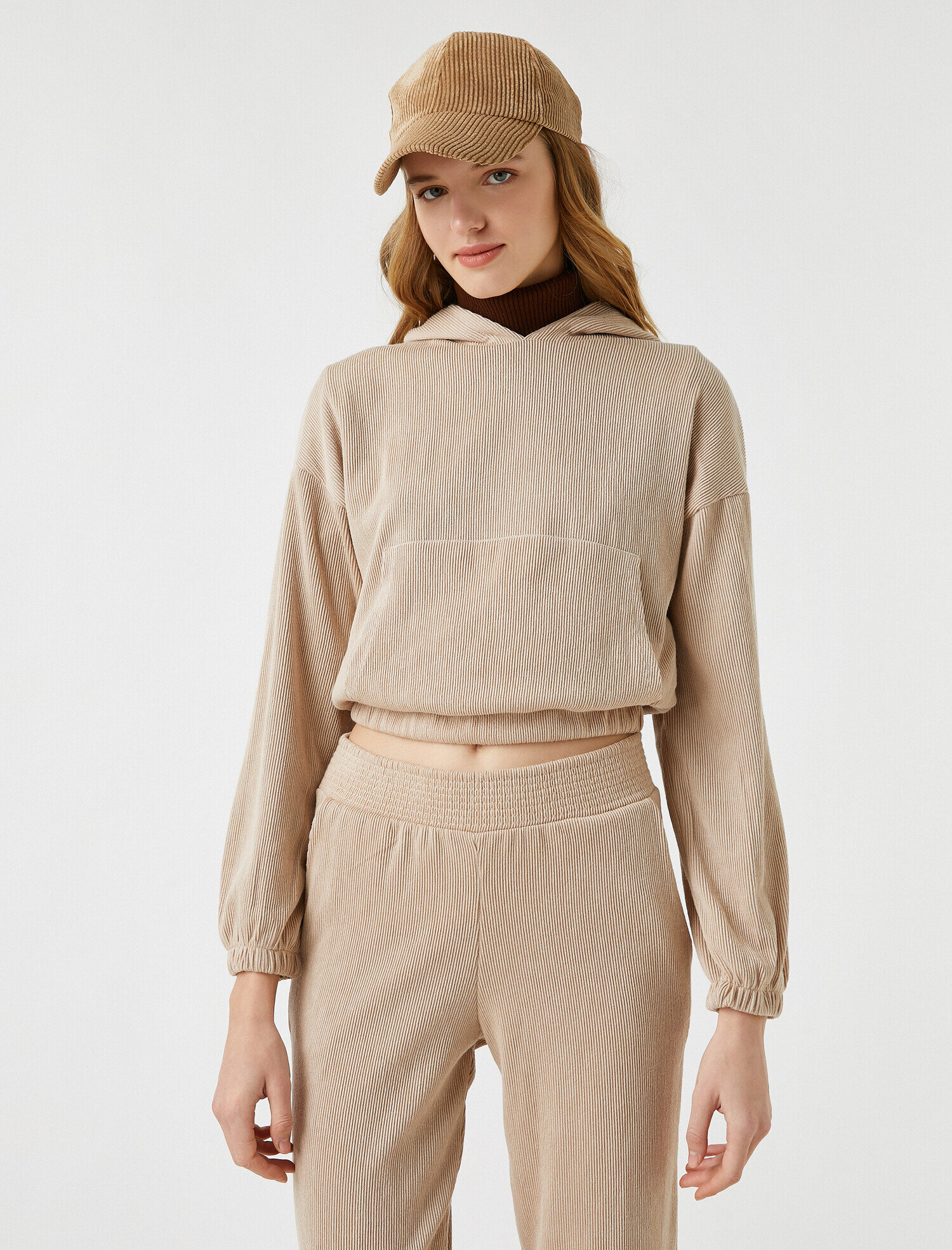   Kapüşonlu Cepli Sweatshirt