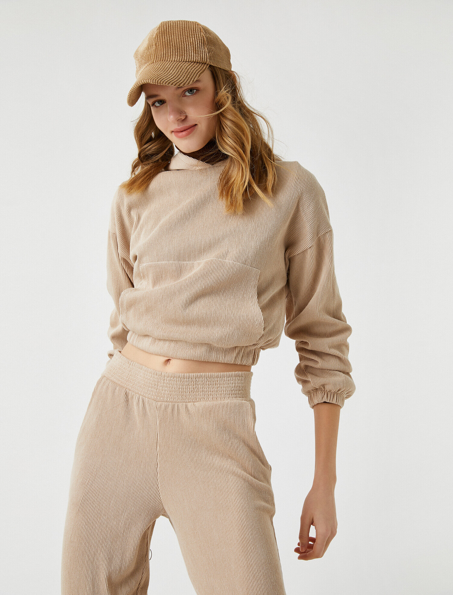   Kapüşonlu Cepli Sweatshirt